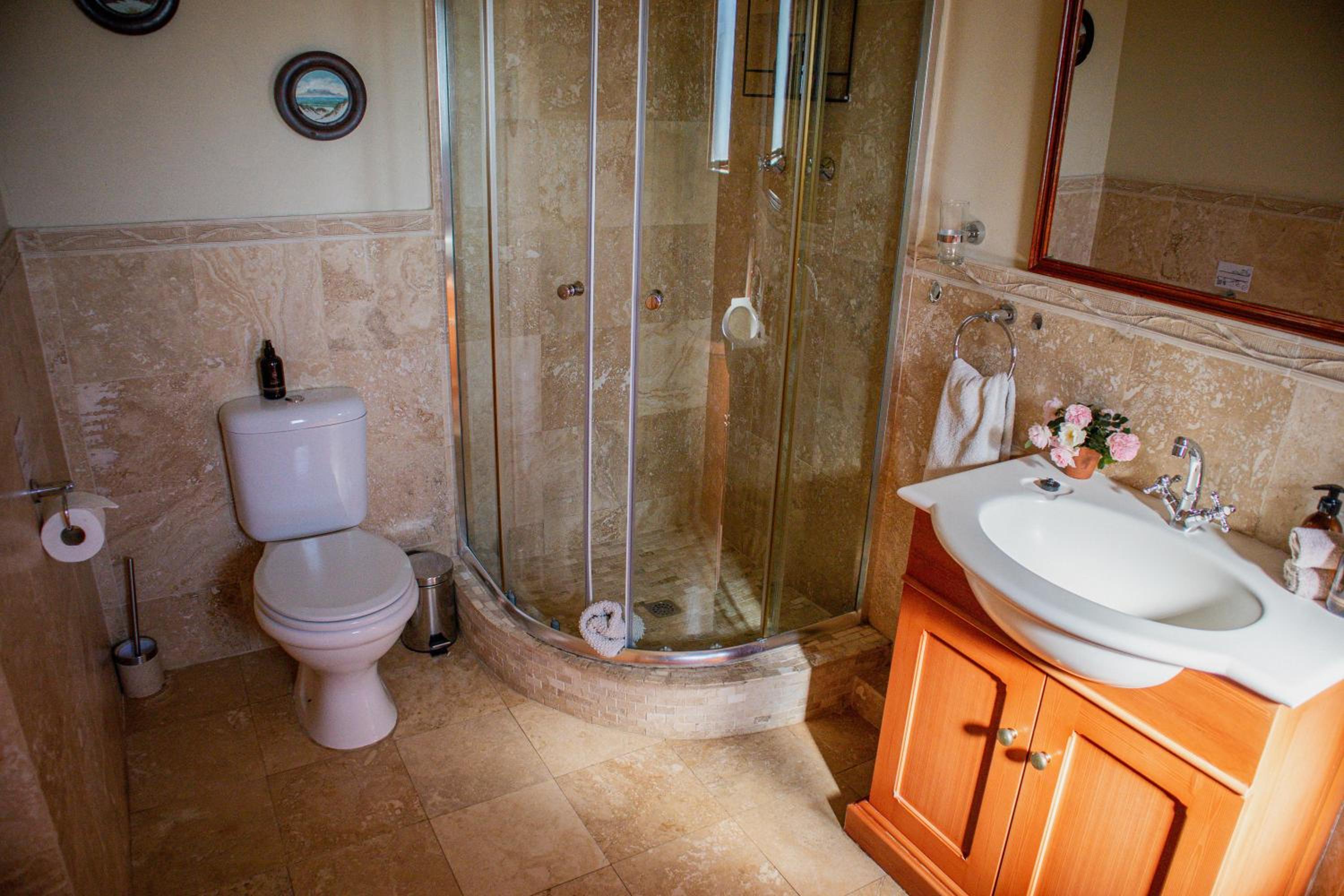 Double Room with Patio - Photo 3