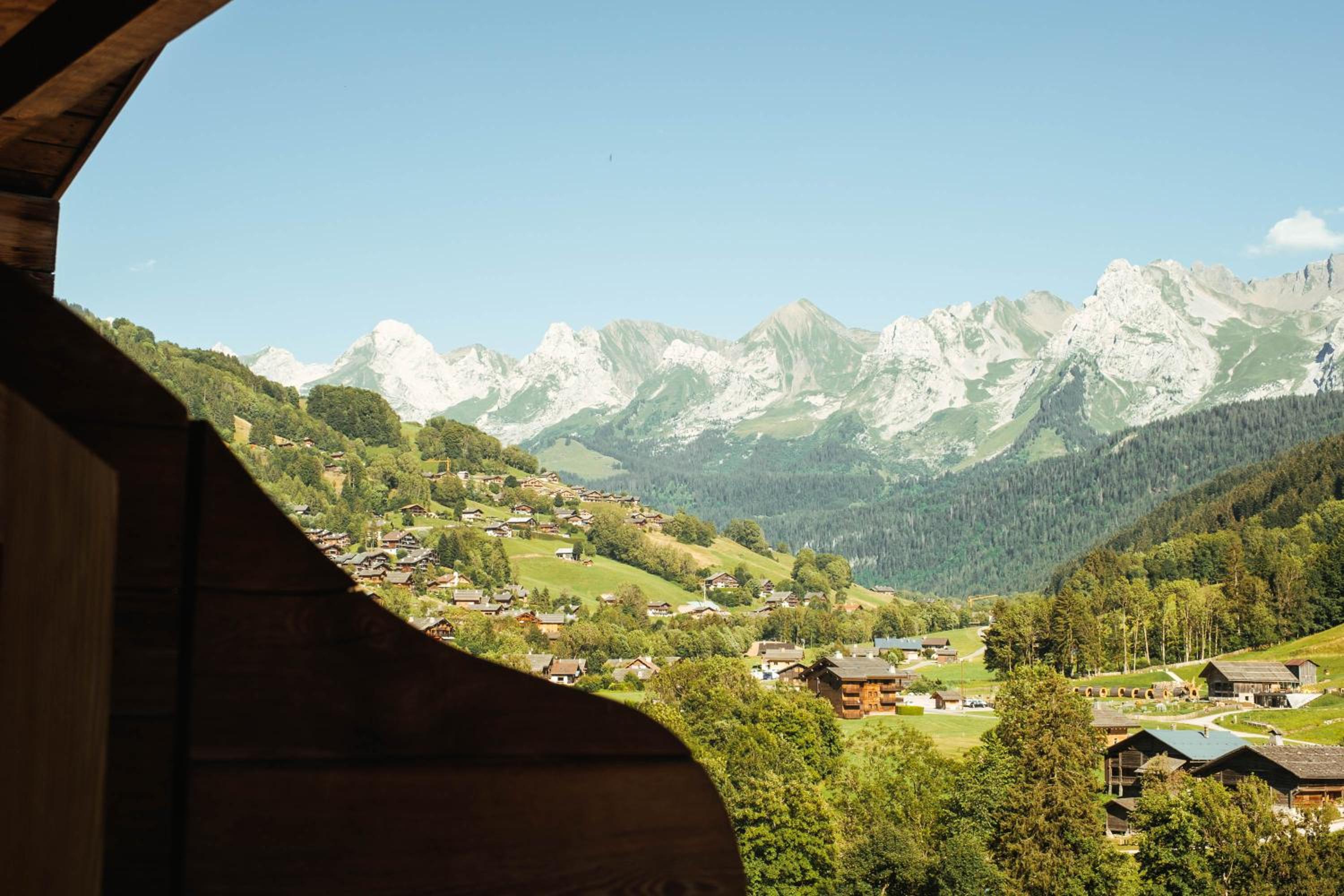 Deluxe Room with Mountain View - Photo 3