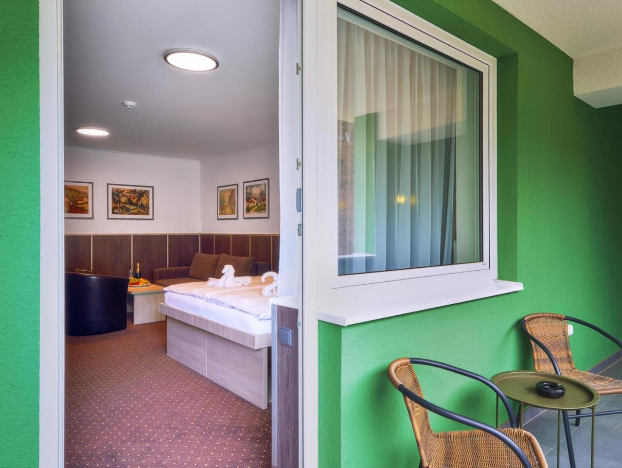 Deluxe Double Room with Balcony photo 3