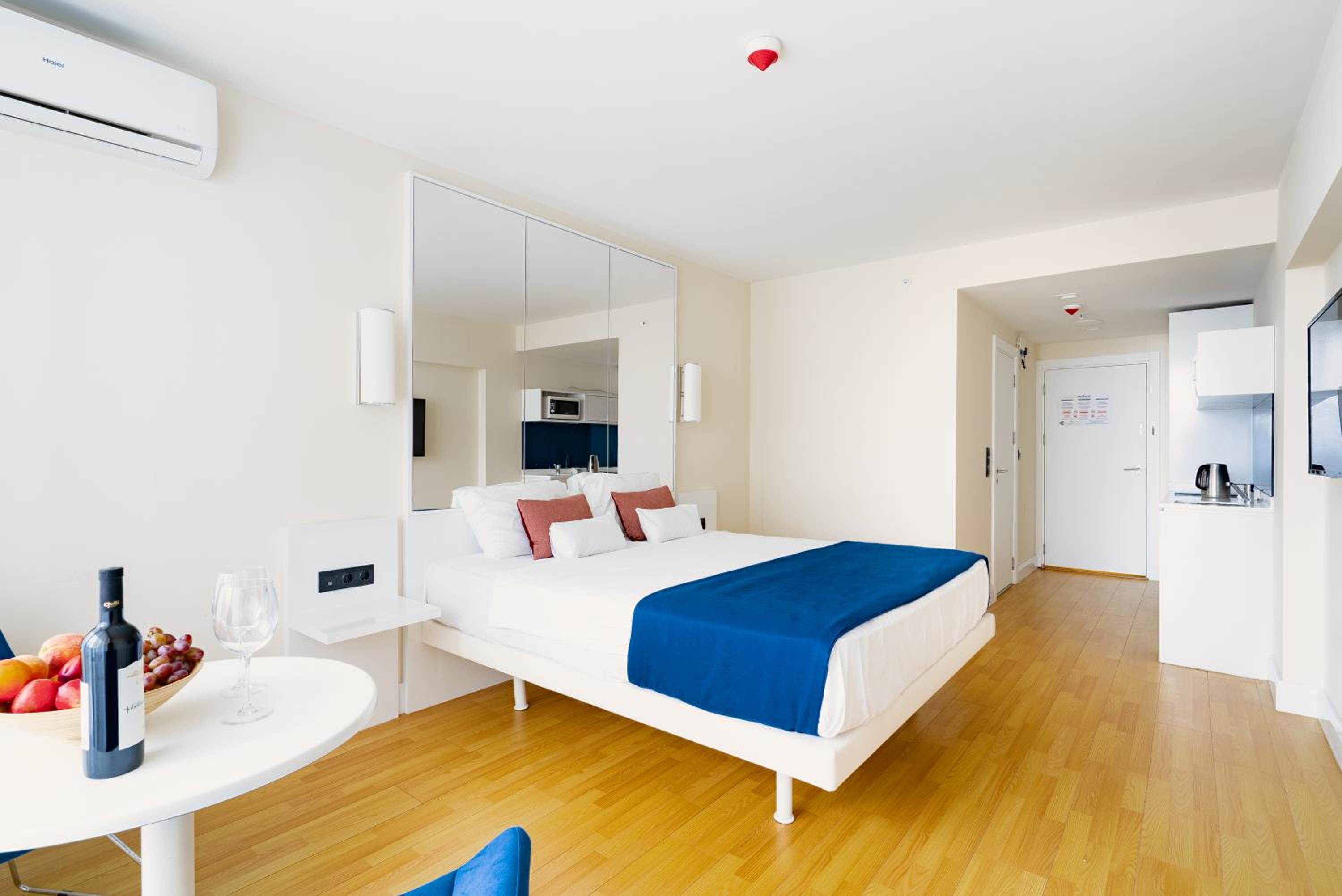Studio Apartment with Sea View
