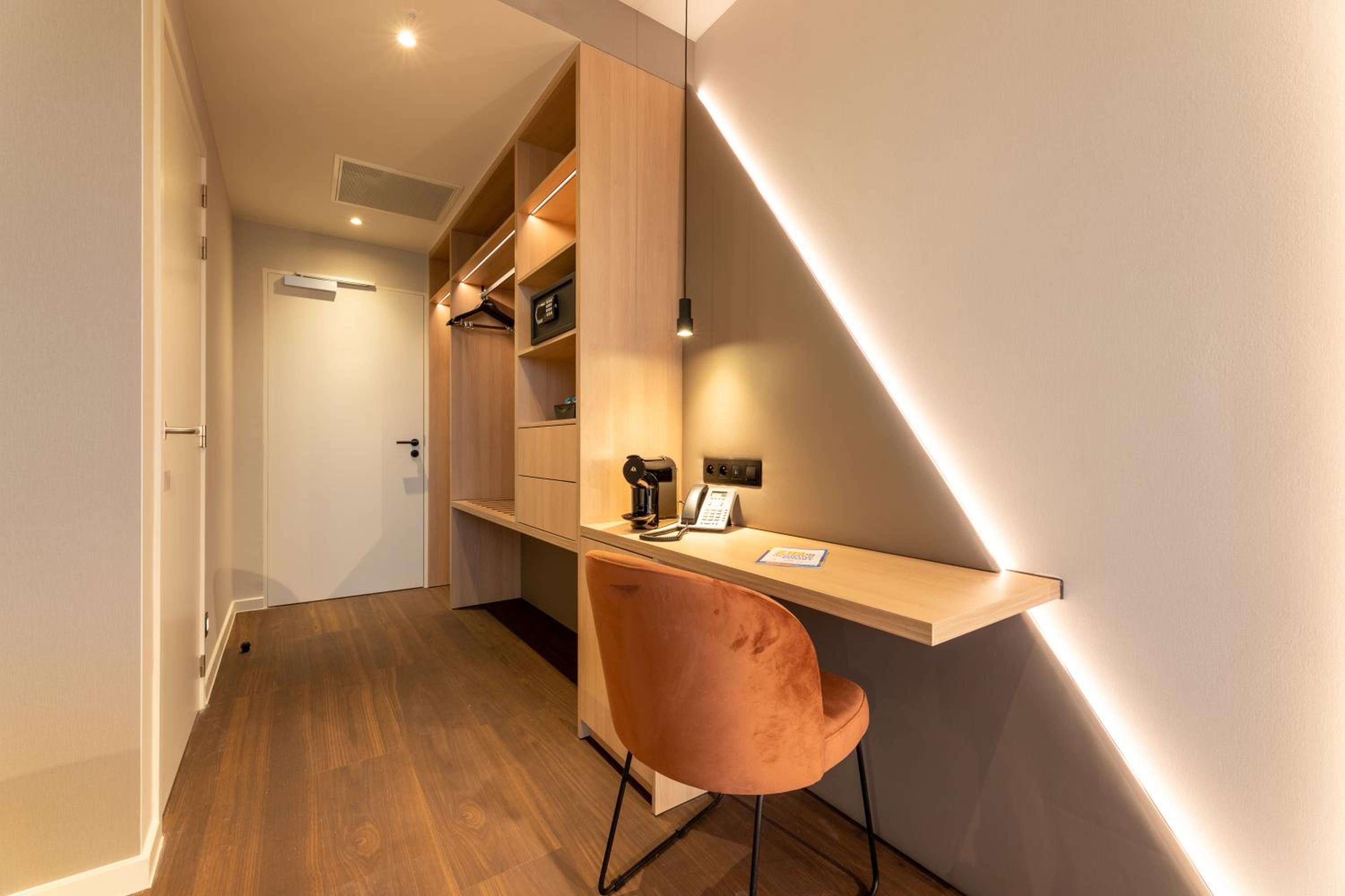 Deluxe Double or Twin Room - Photo 8