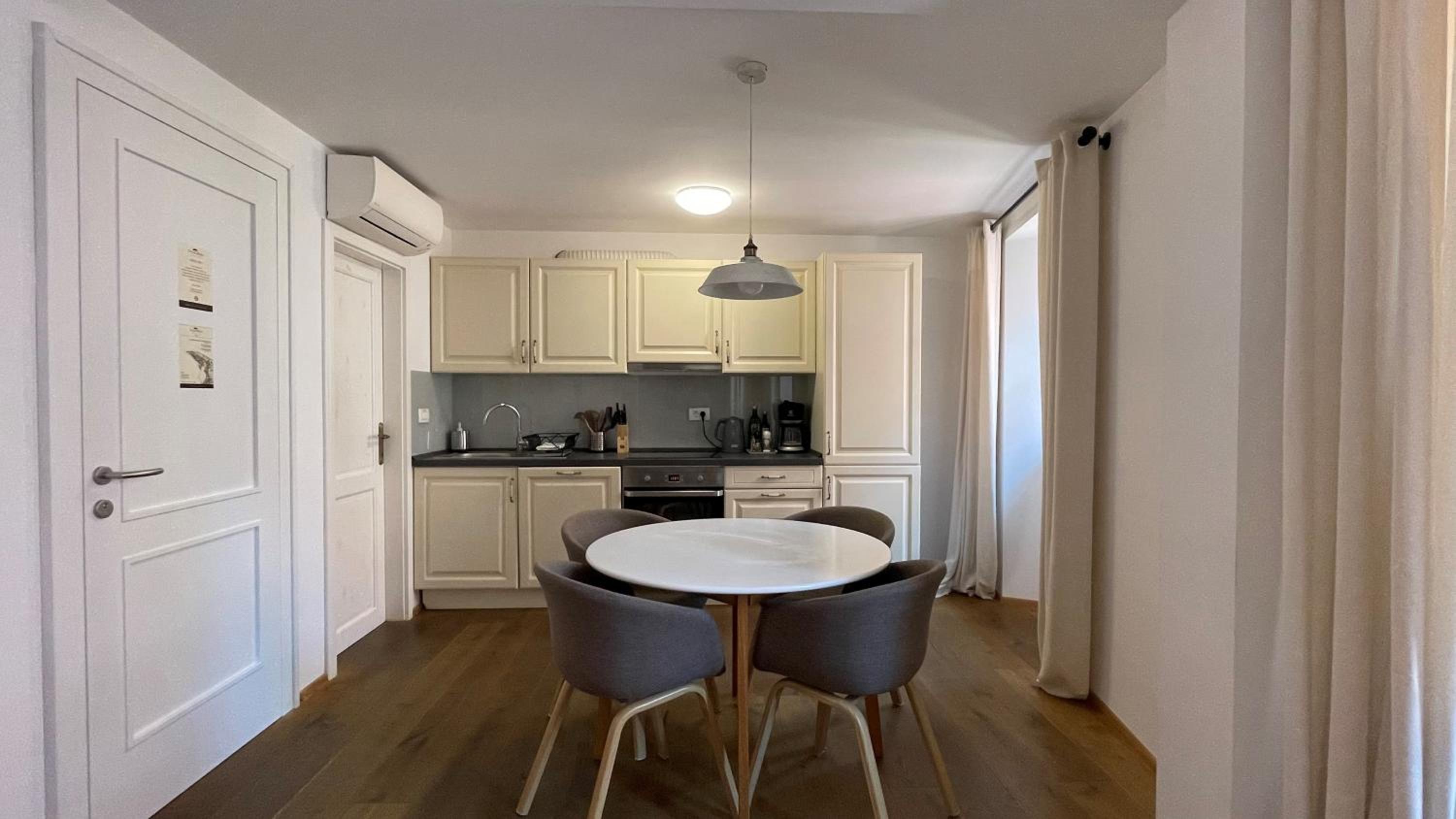 Duplex One-Bedroom Apartment photo 1