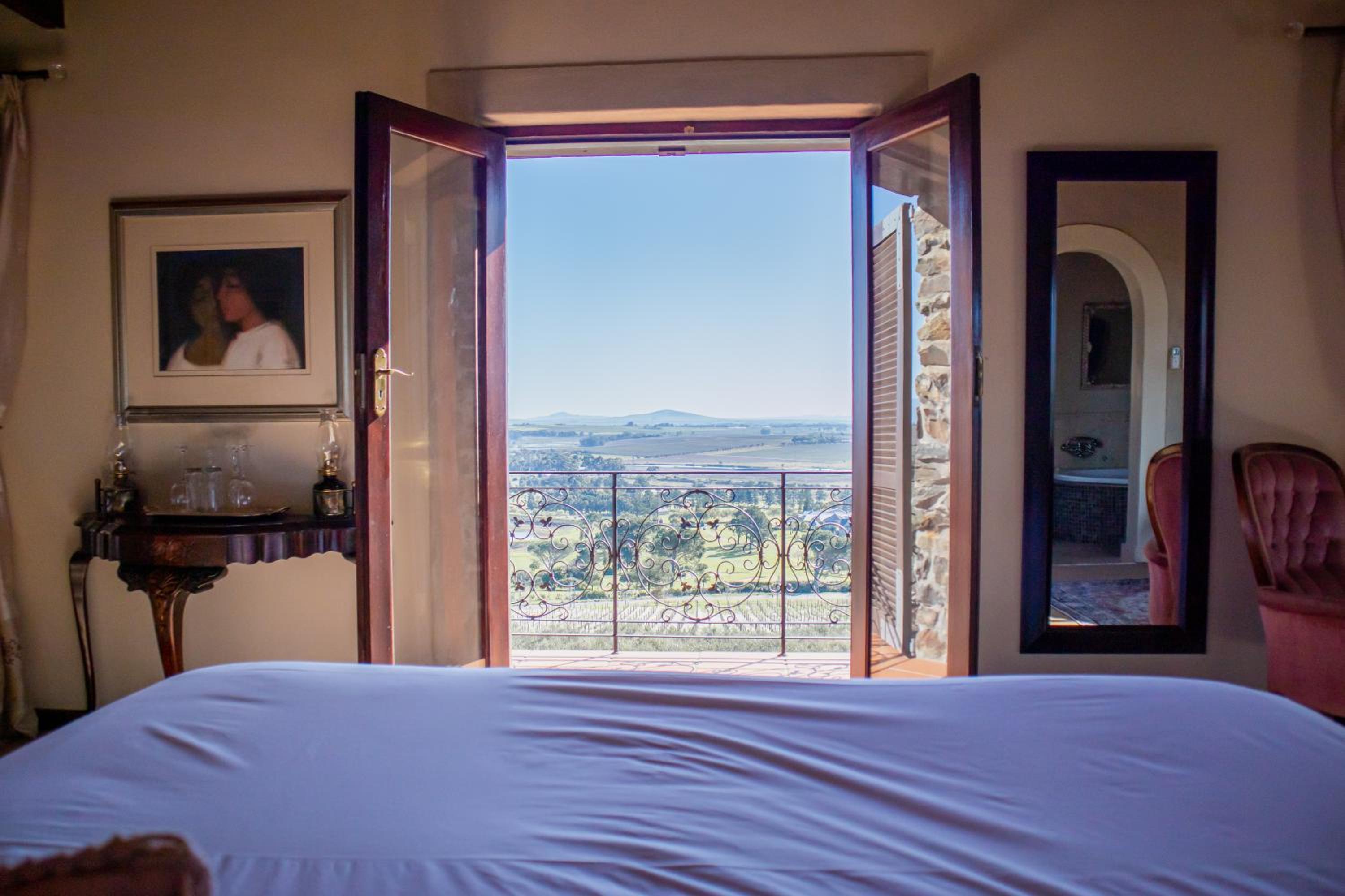 Deluxe King Suite - Photo 6