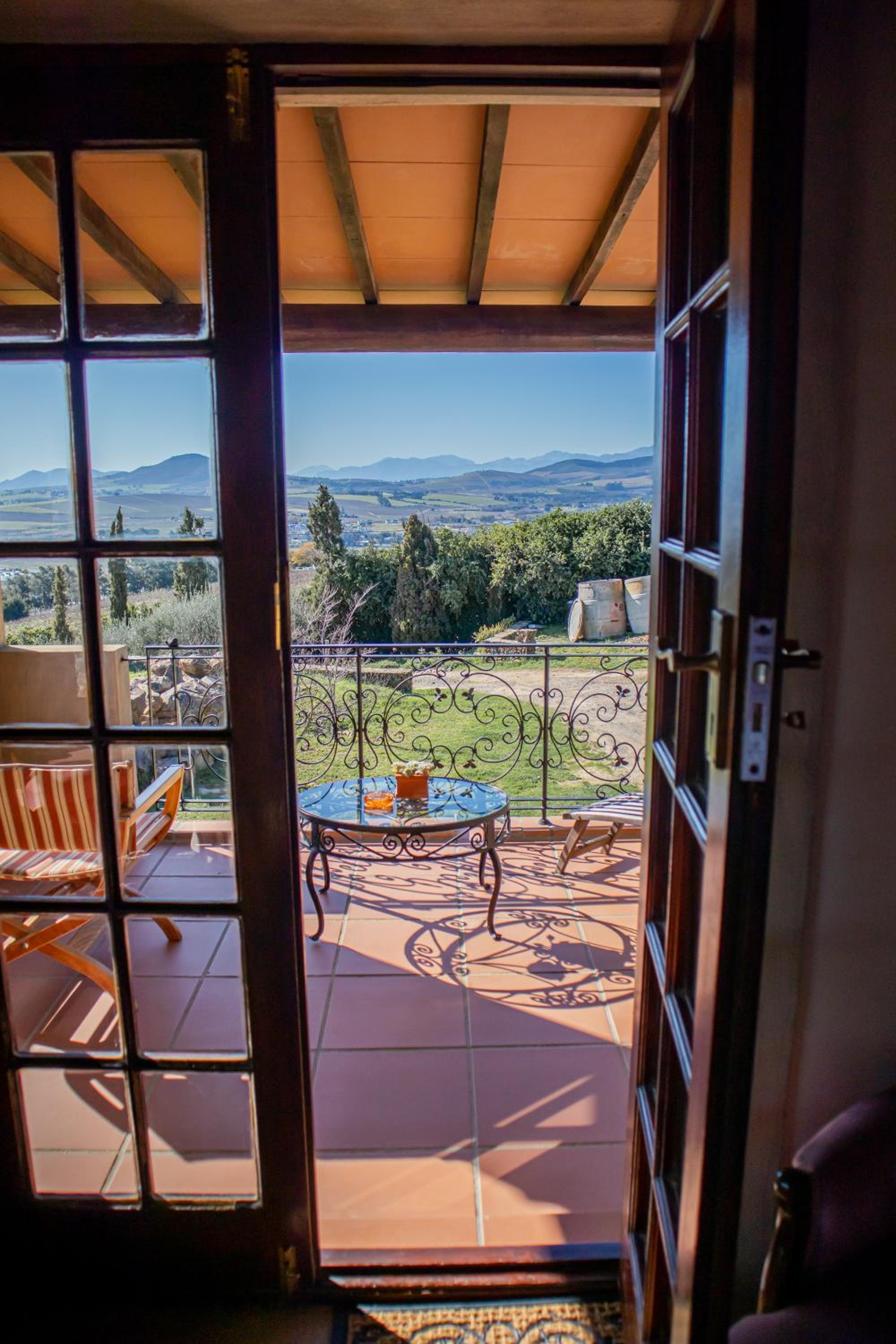 Deluxe King Suite - Photo 14