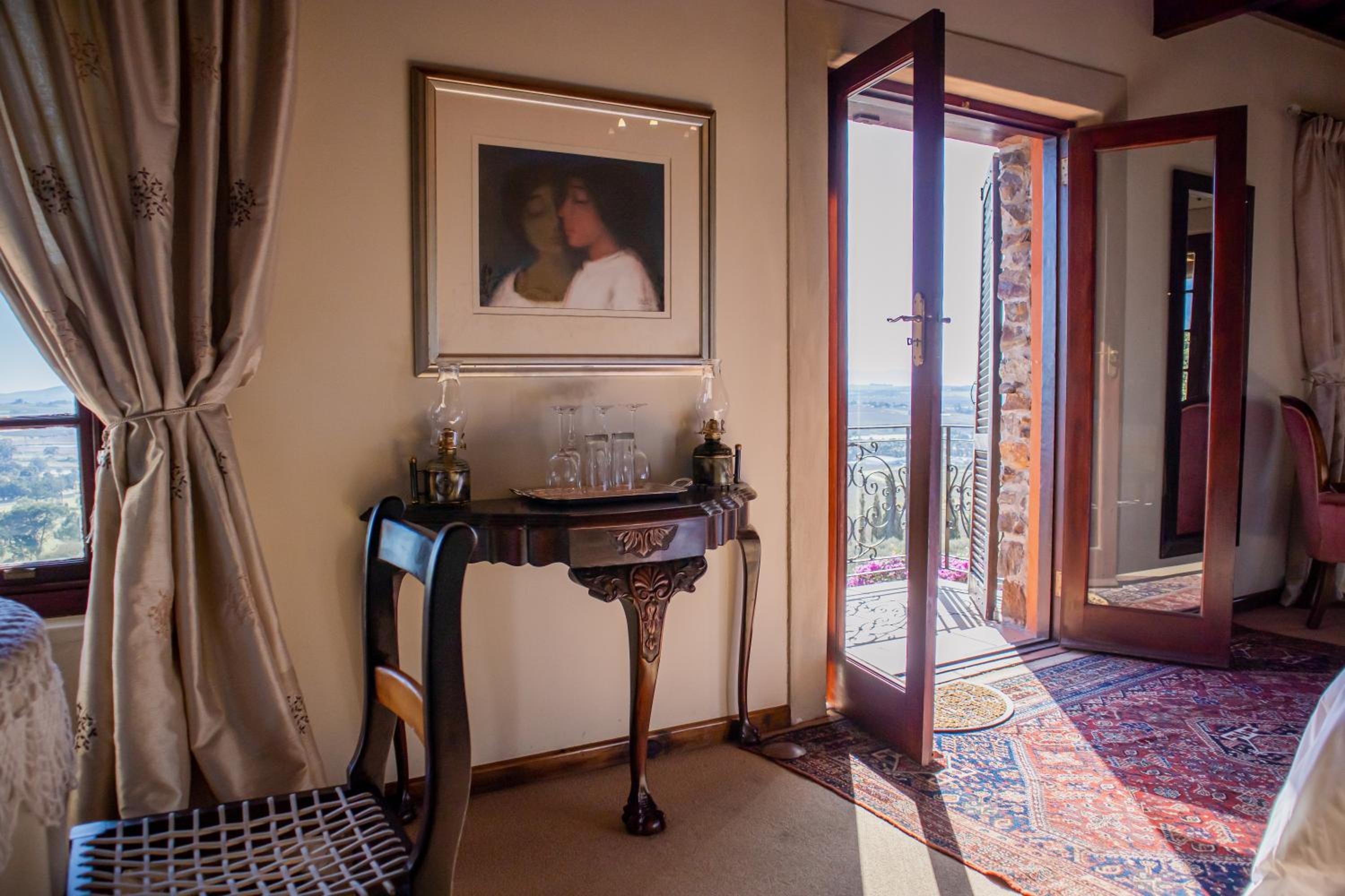 Deluxe King Suite - Photo 10