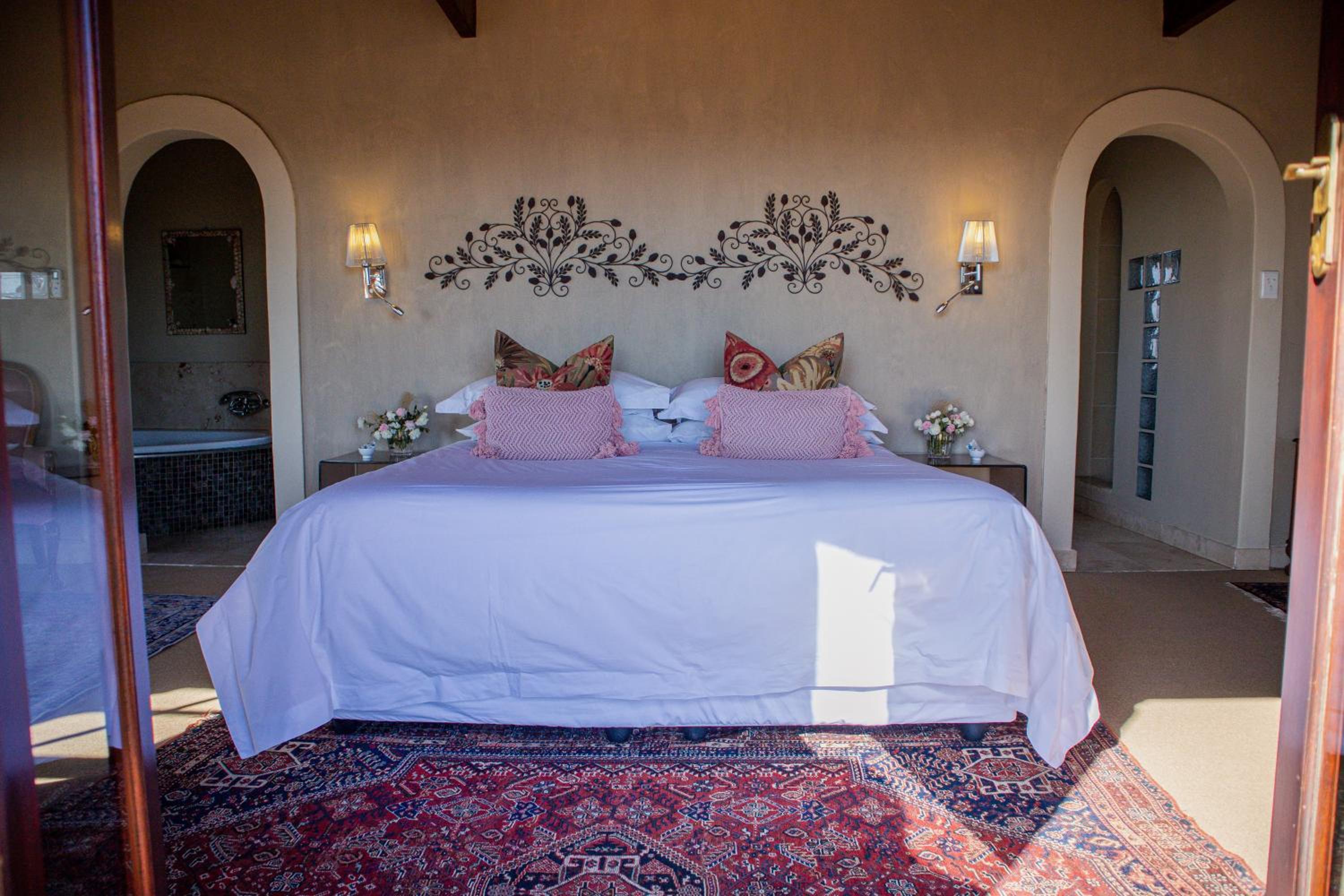 Deluxe King Suite - Photo 12
