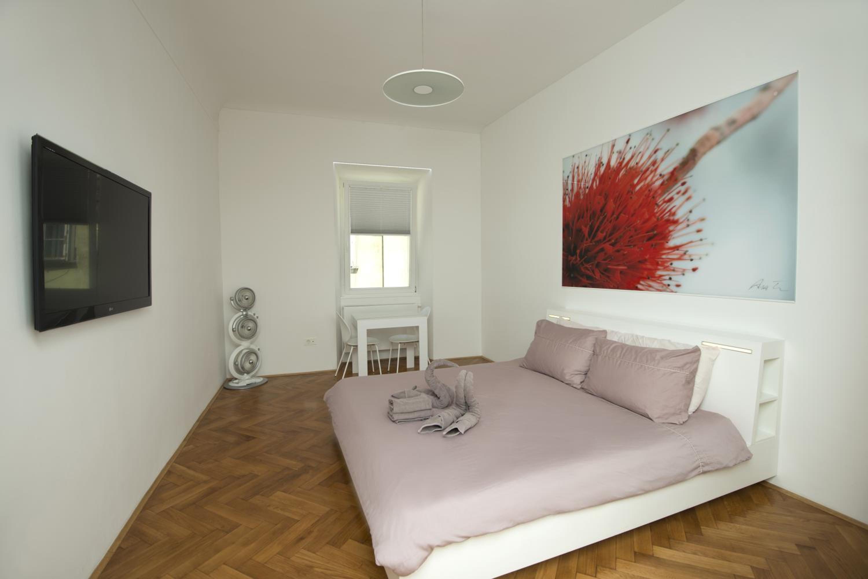 Double Room - Photo 7