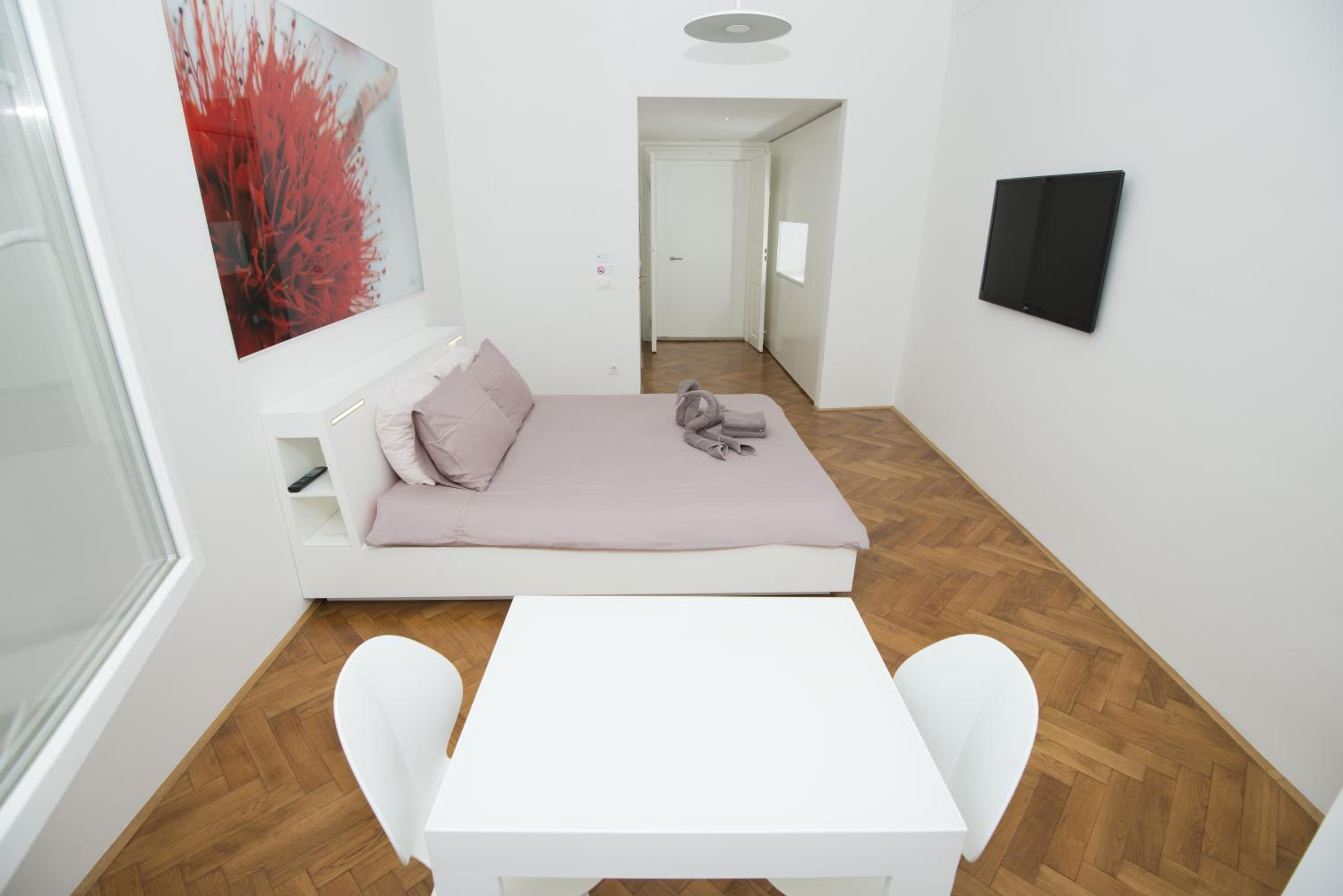 Double Room - Photo 11
