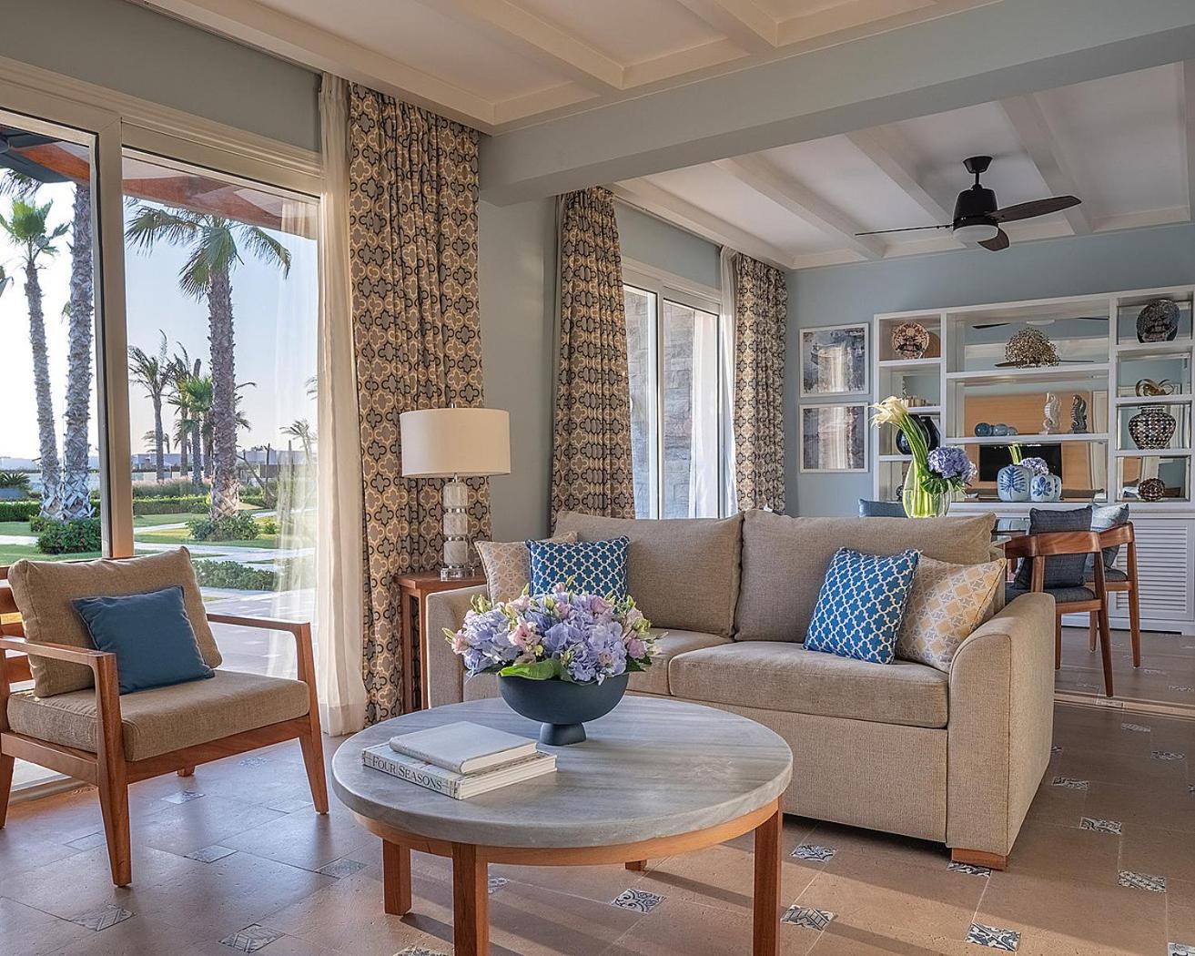 One-Bedroom Premium Beach Suite - Photo 10