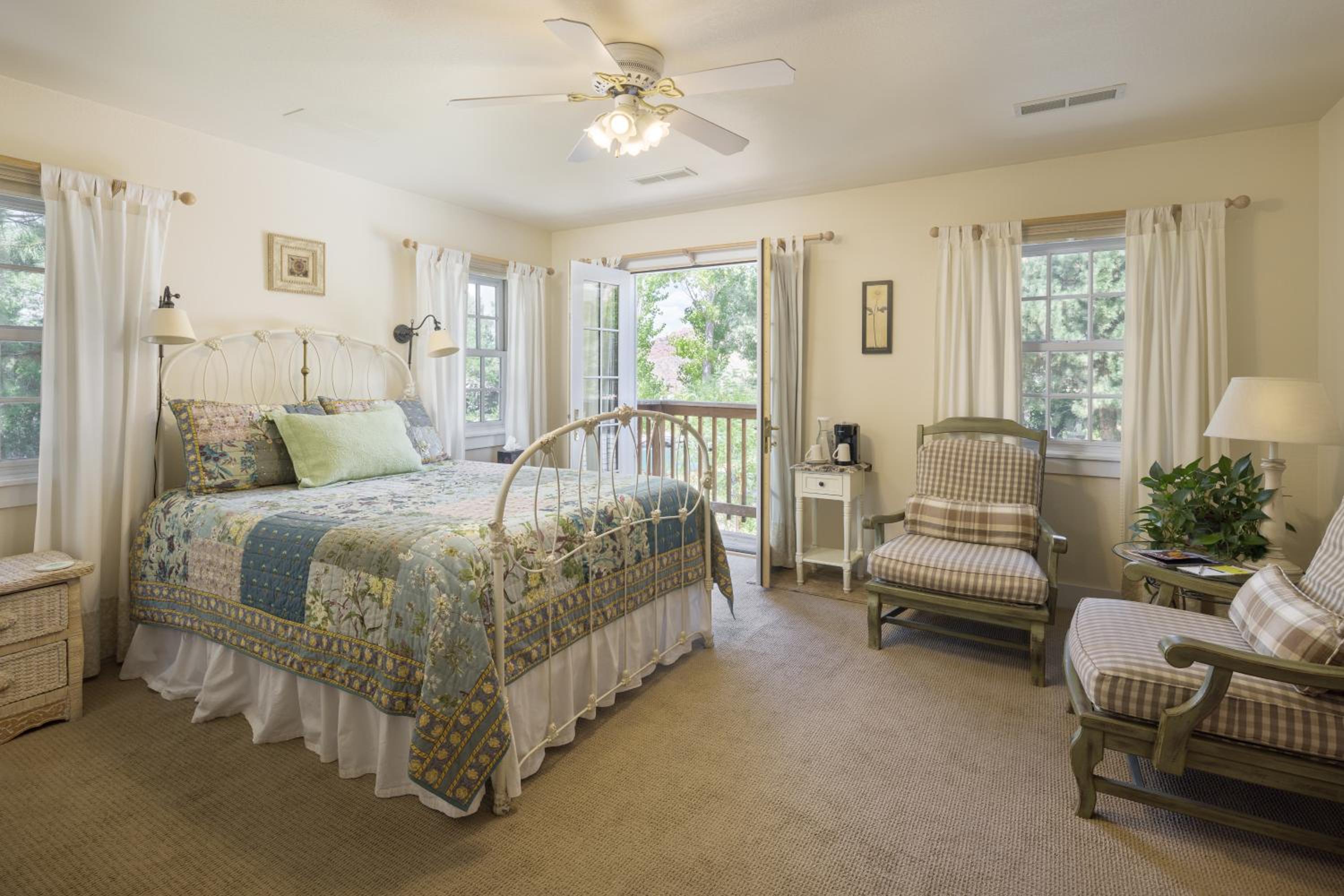 Queen Room with Garden View