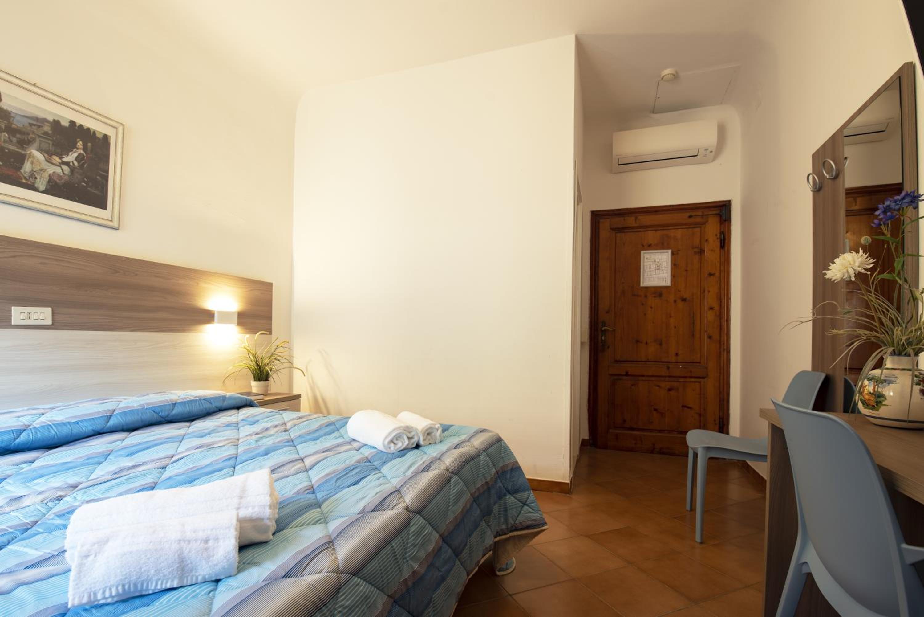 Classic Triple Room photo 2