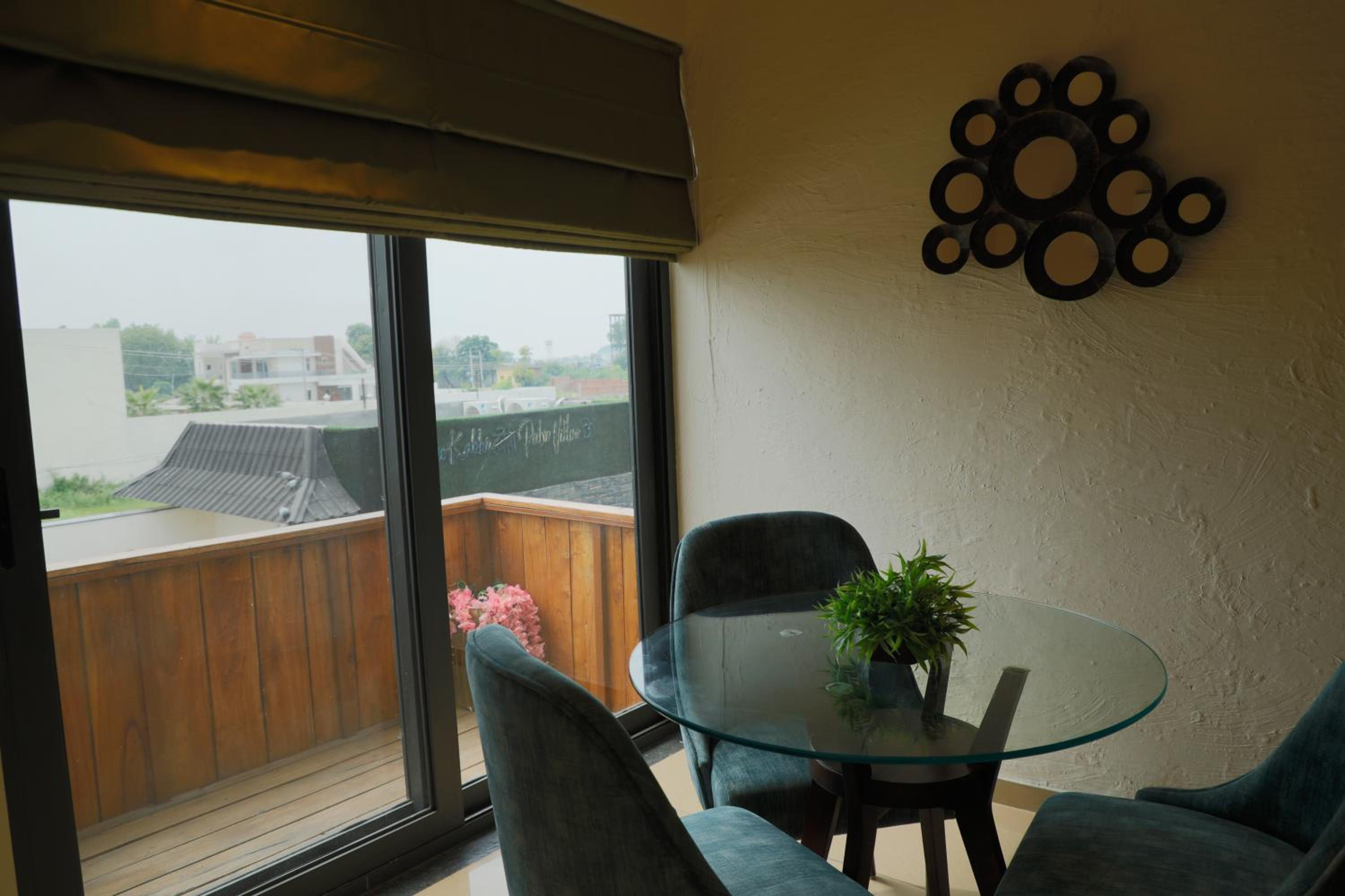 Studio Apartment - Photo 25