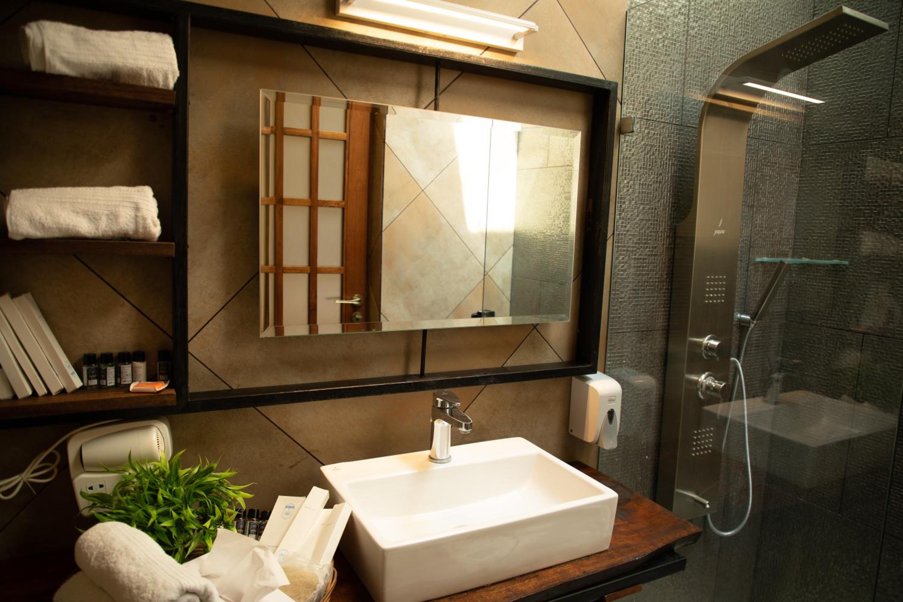 Studio Apartment - Photo 19