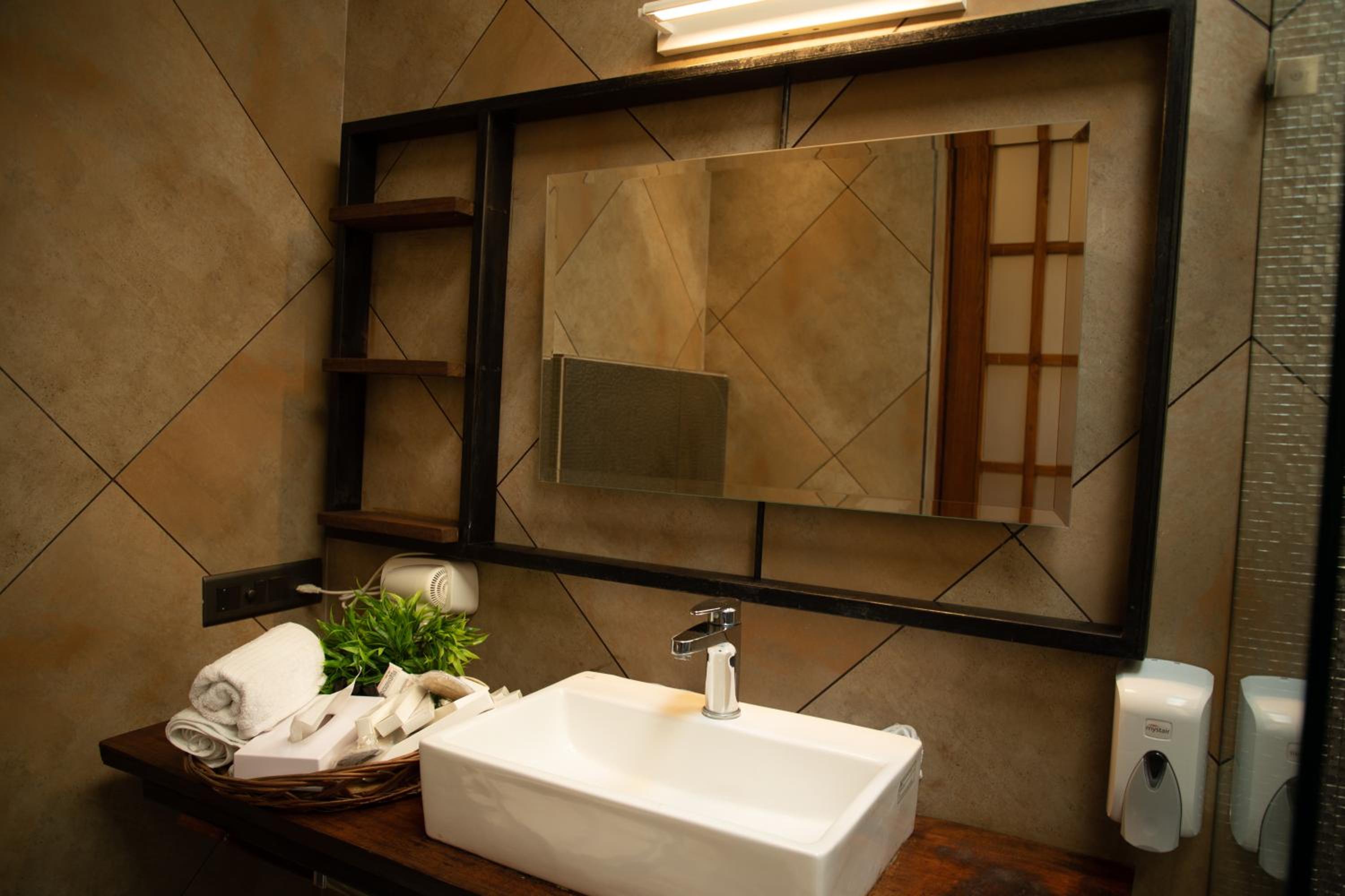 Studio Apartment - Photo 21