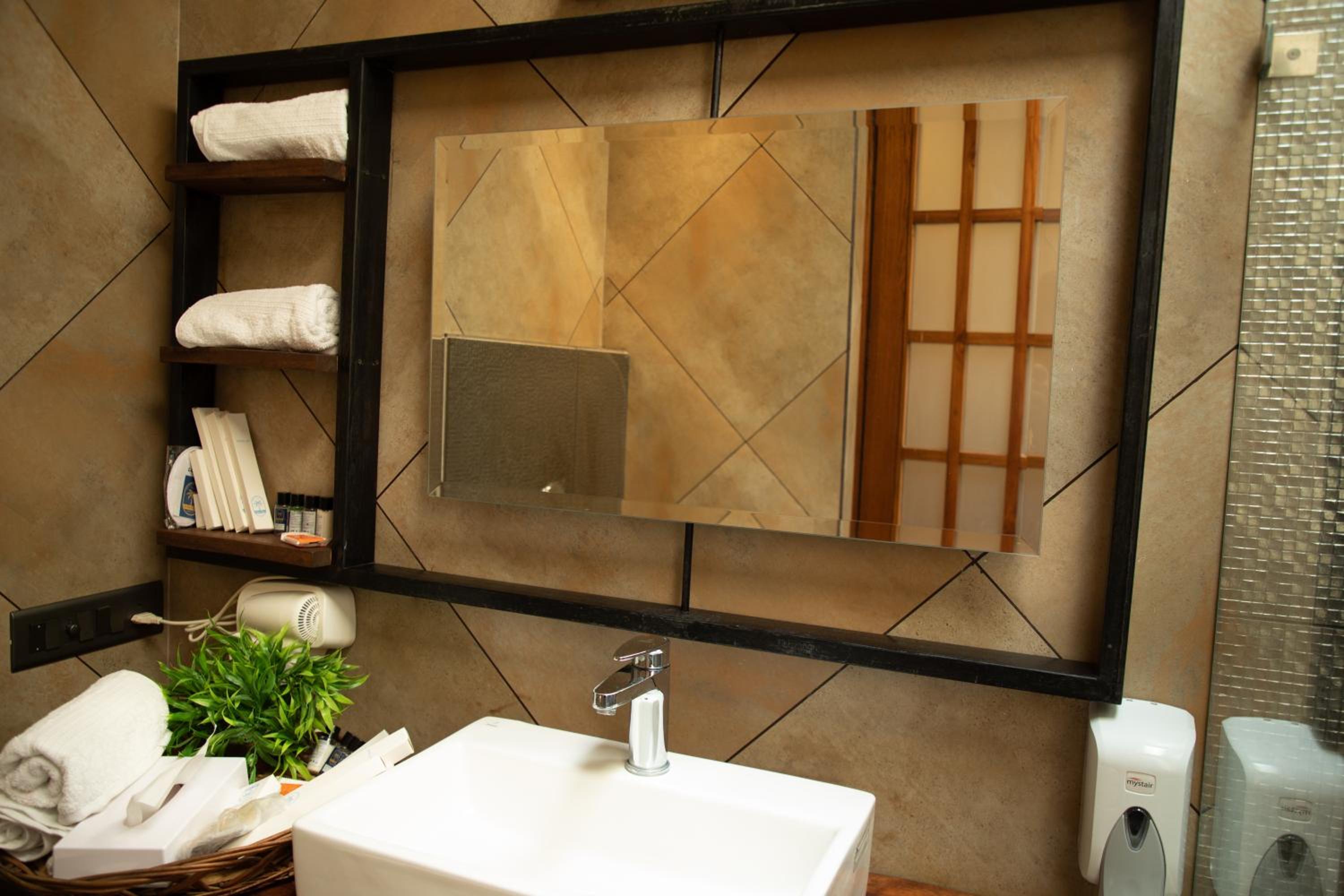 Studio Apartment - Photo 12