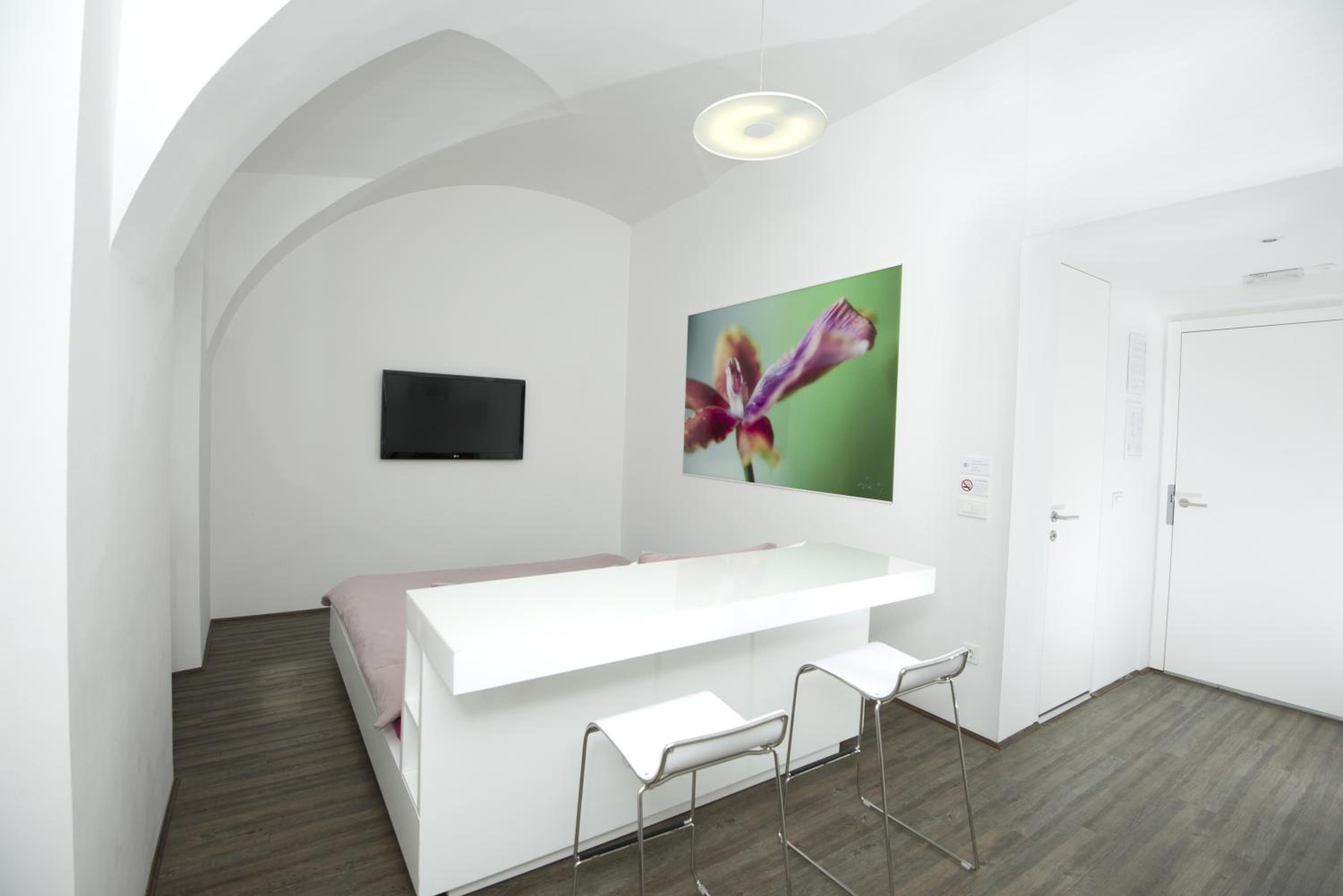 Studio - Photo 18