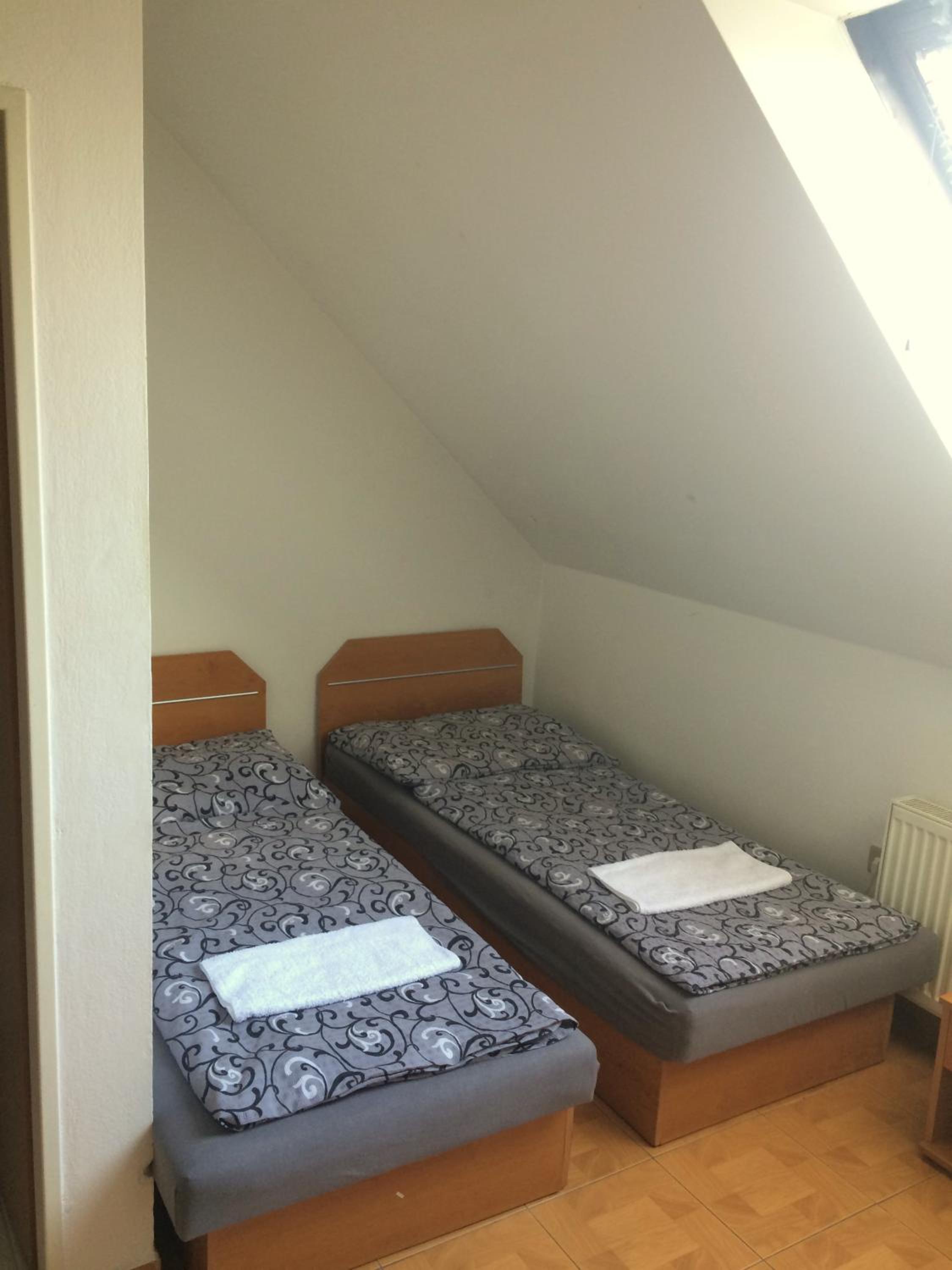 Twin Room with Bathroom photo 1