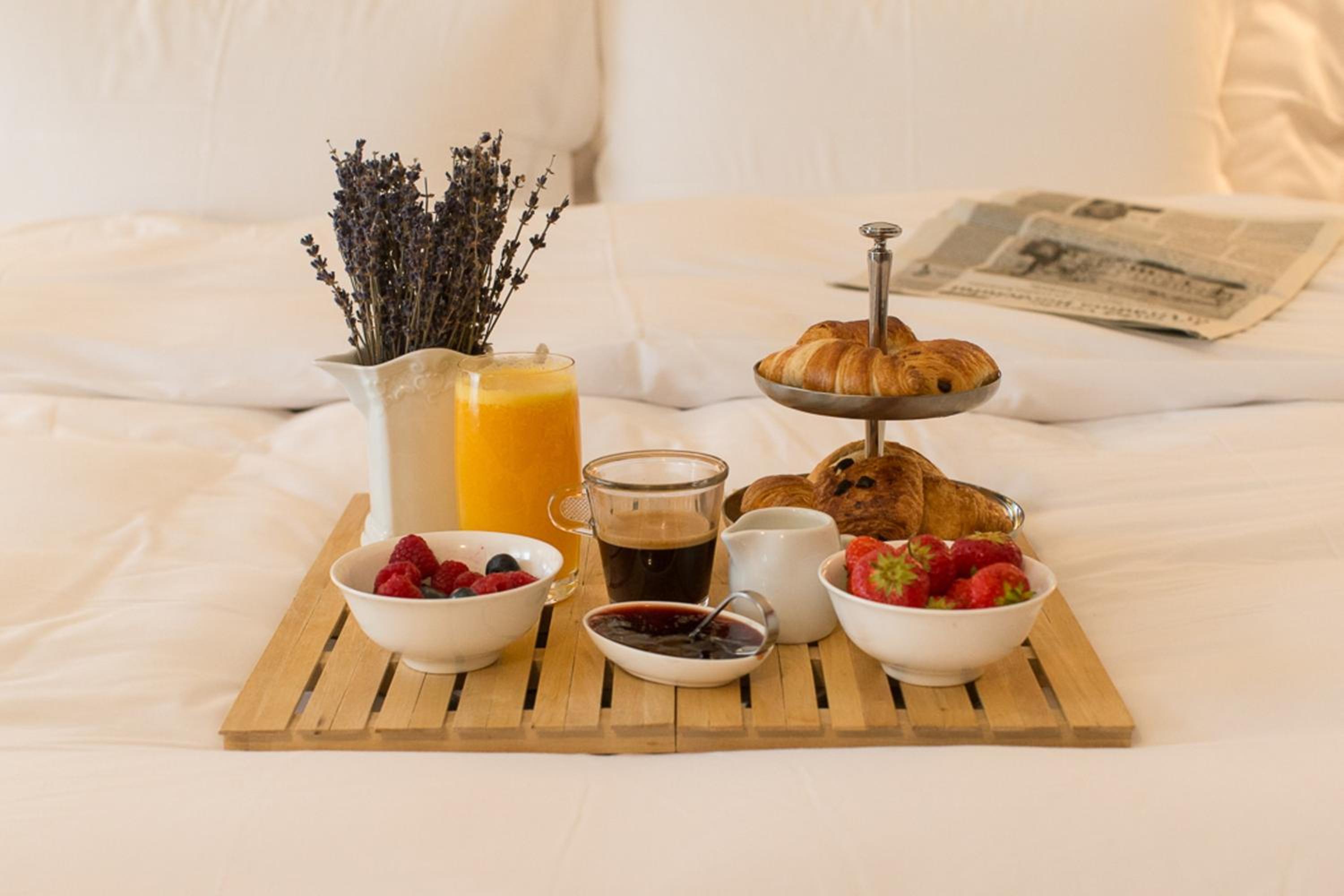 Suite - Photo 11