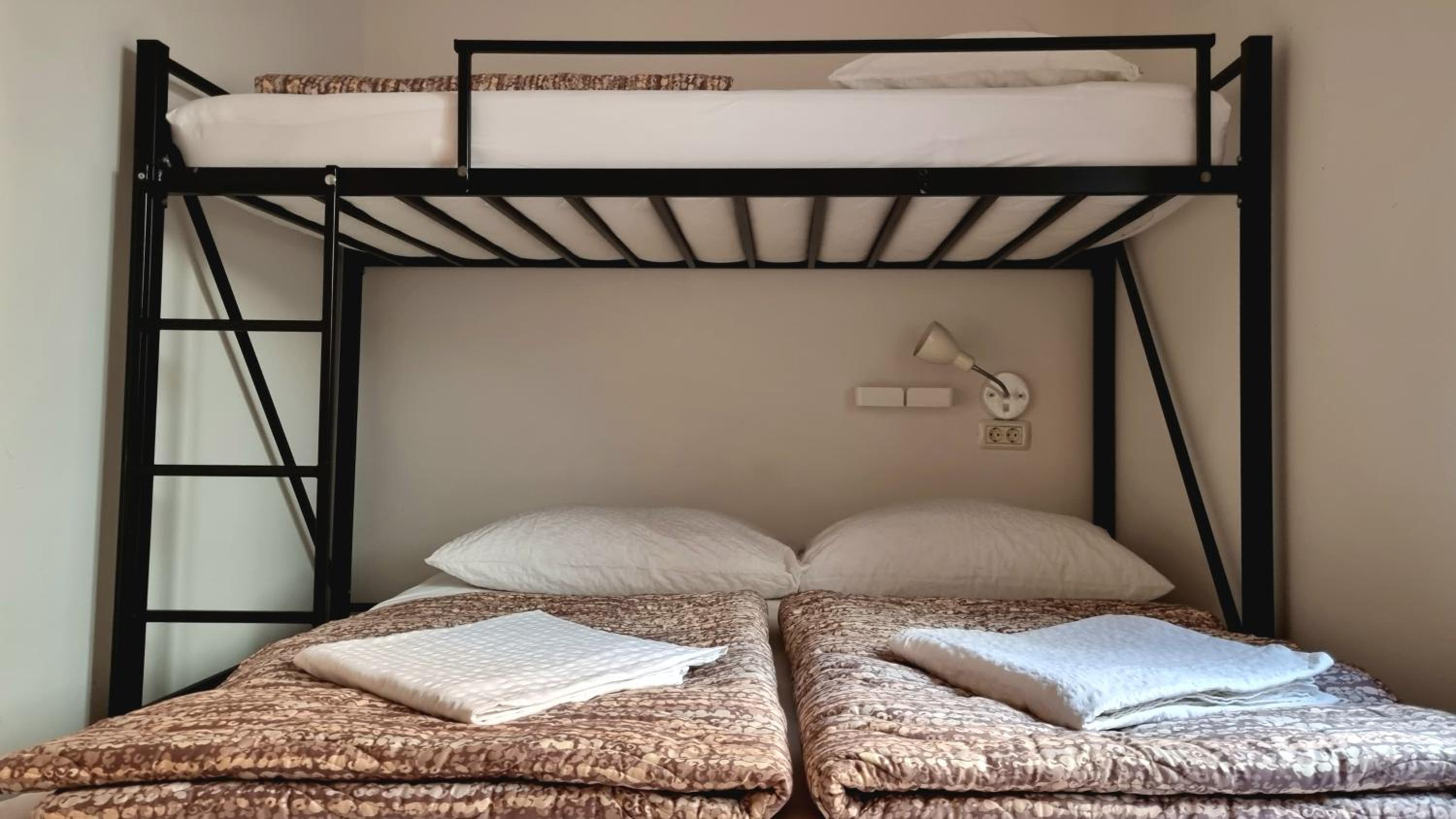 Economy Double Room - Photo 4