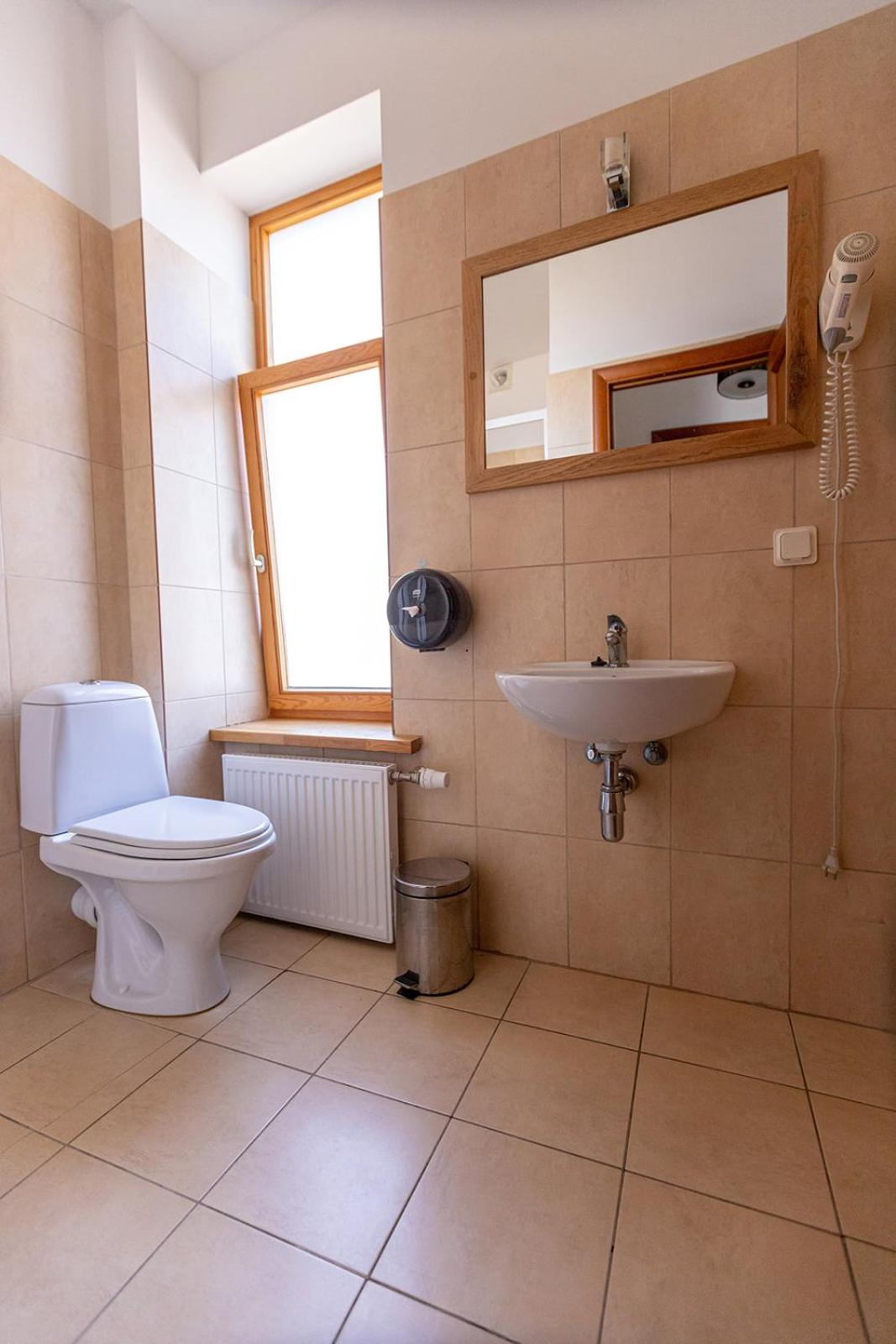 Small Double Room - Photo 2