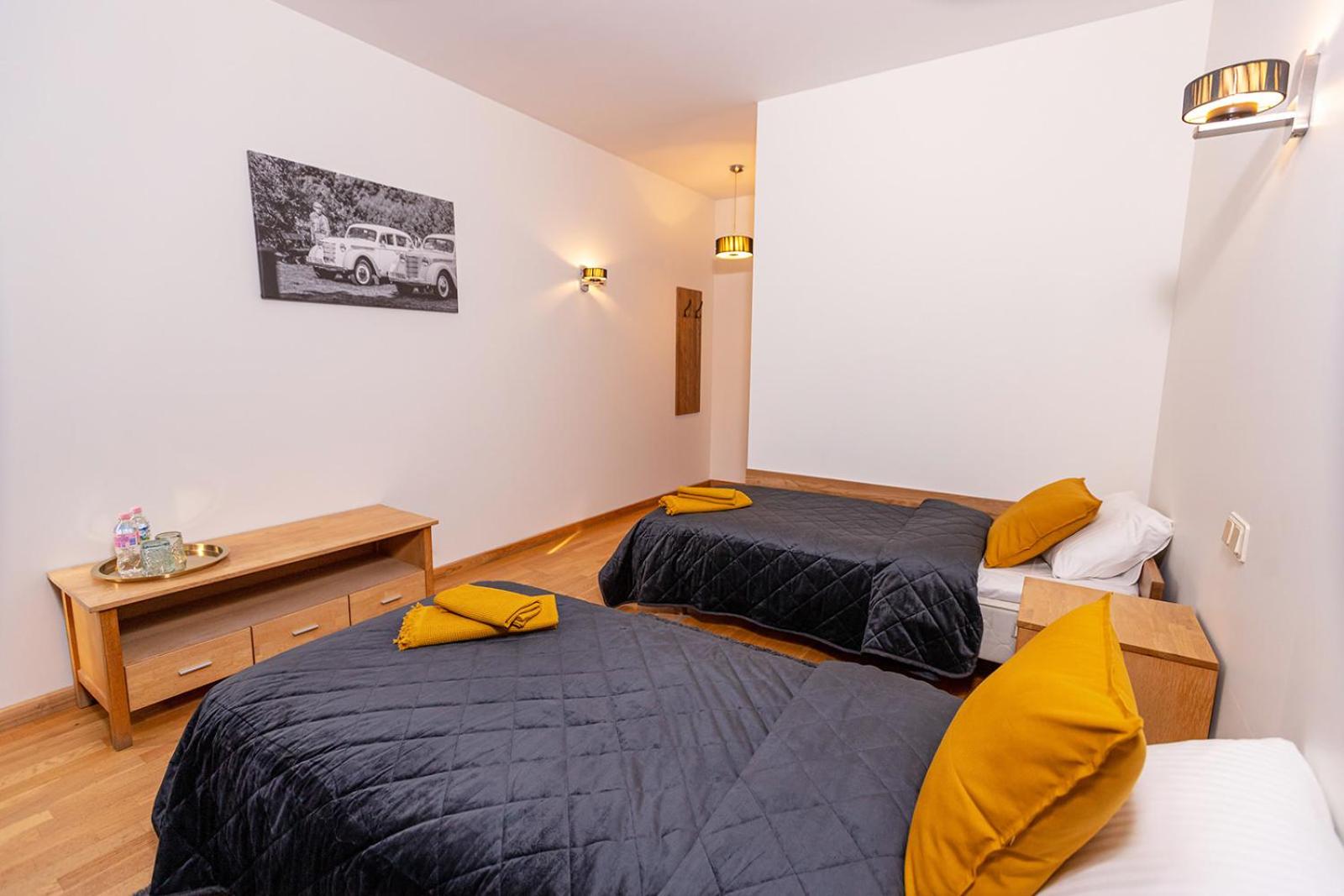 Standard Twin Room - Photo 3