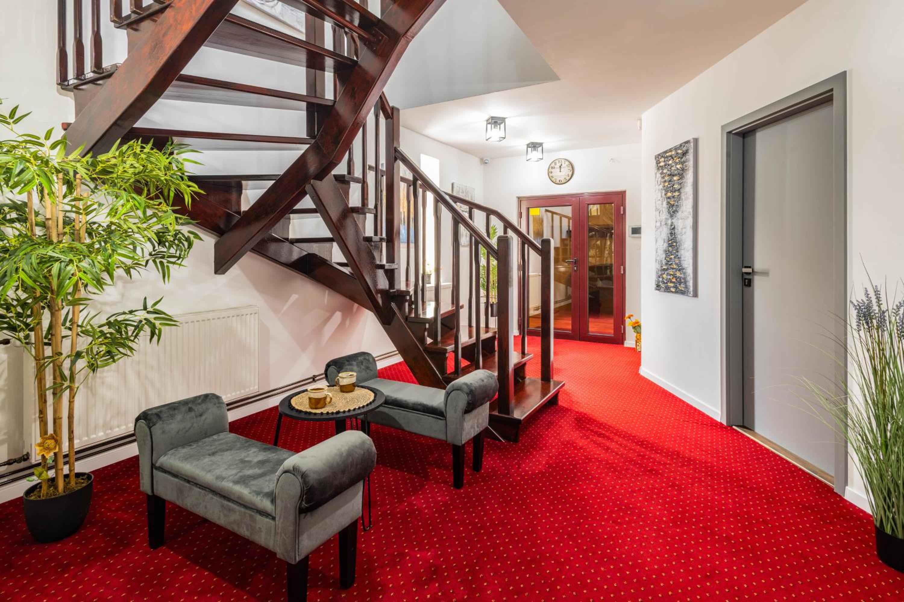 One-Bedroom Apartment - Photo 9
