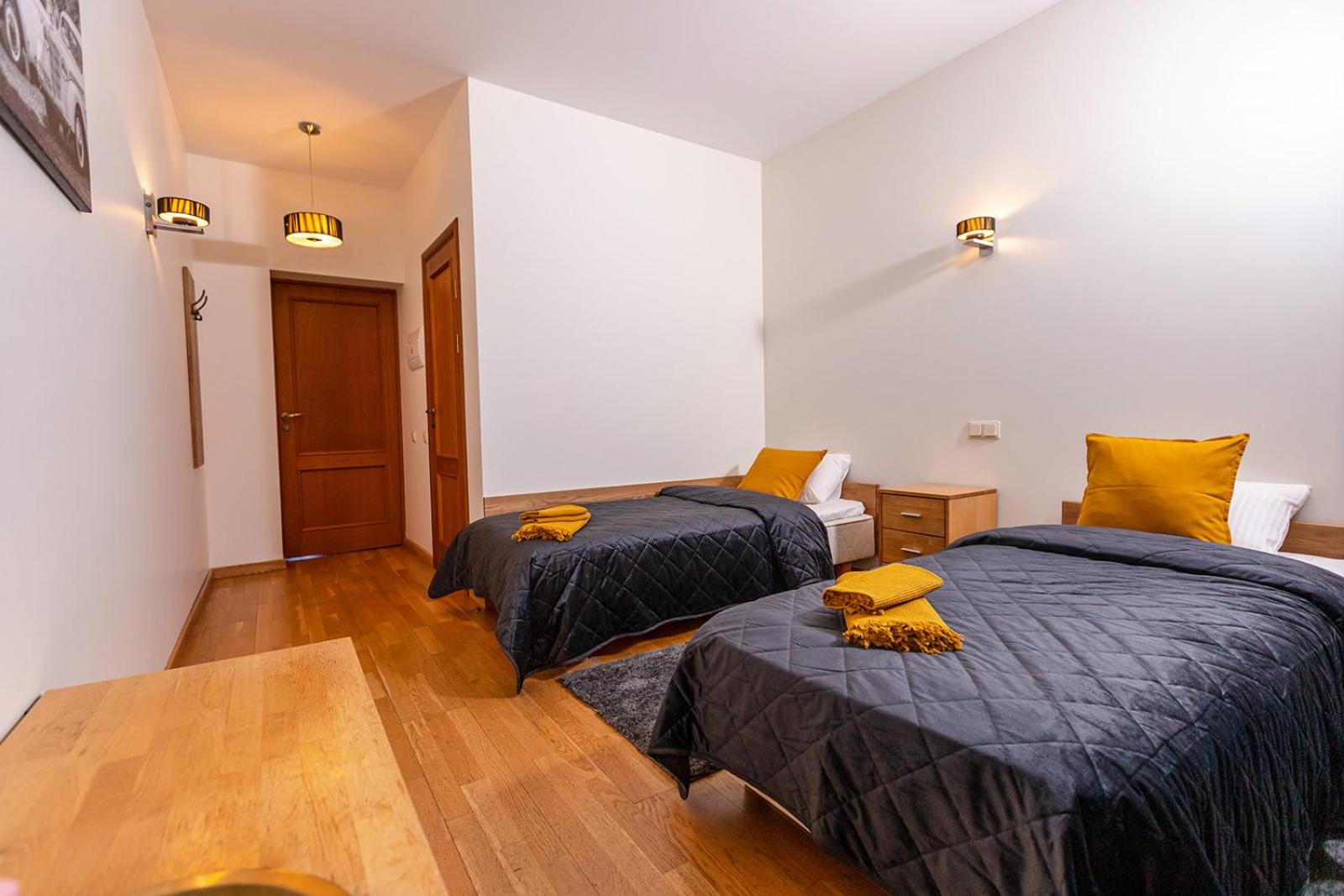 Standard Twin Room - Photo 2