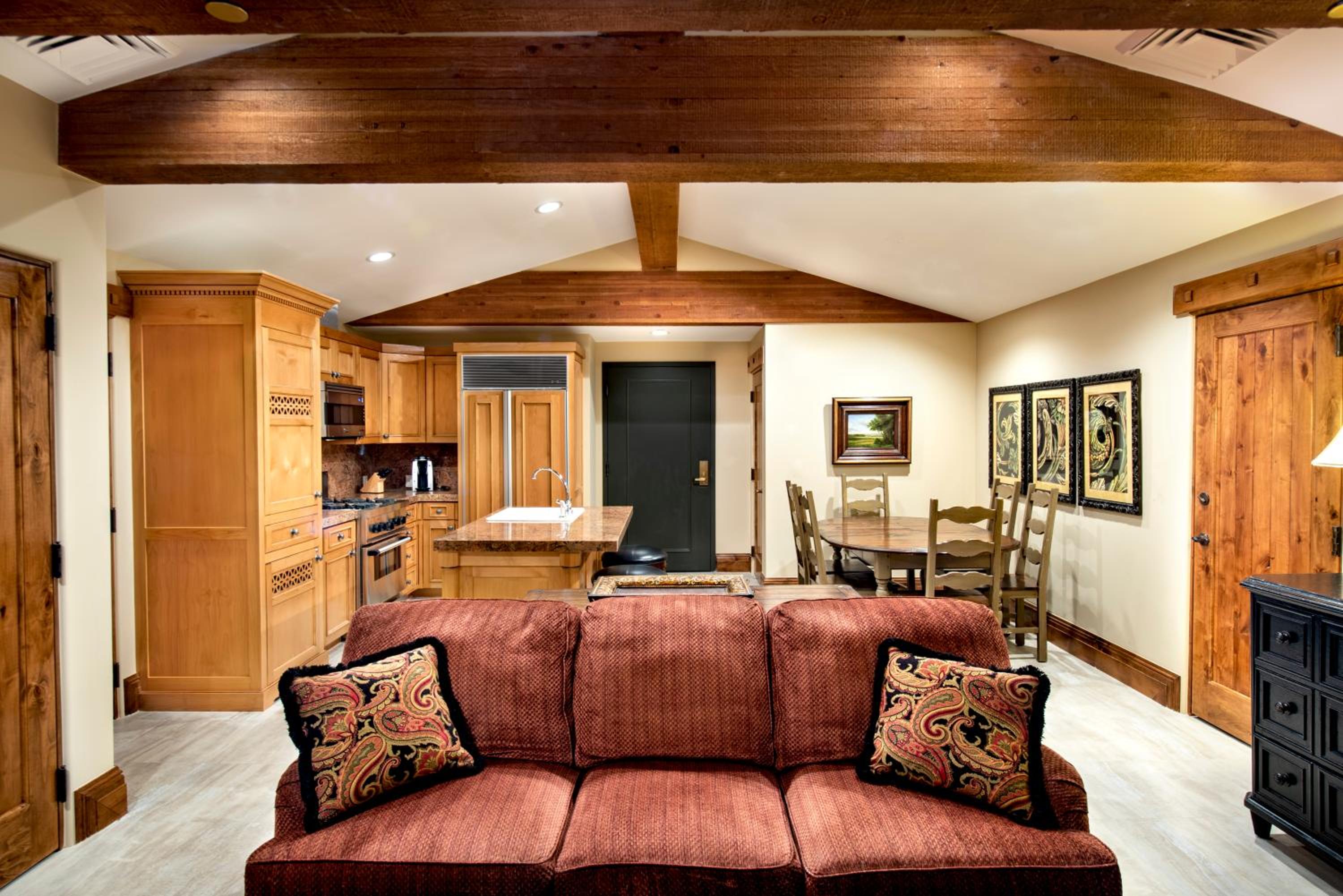 One Bedroom Suite with Two Queens - Photo 3