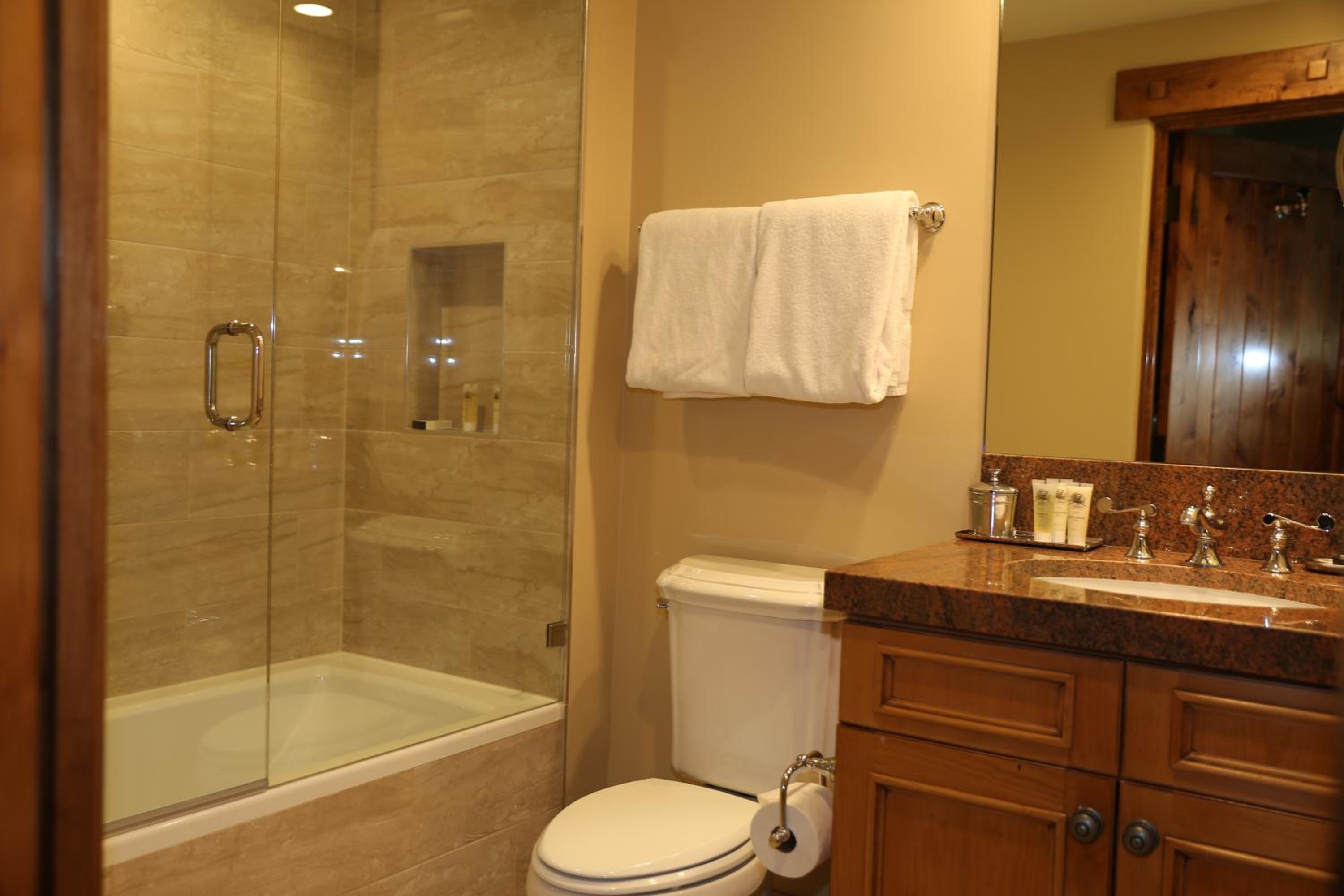 One Bedroom Suite with Two Queens - Photo 6