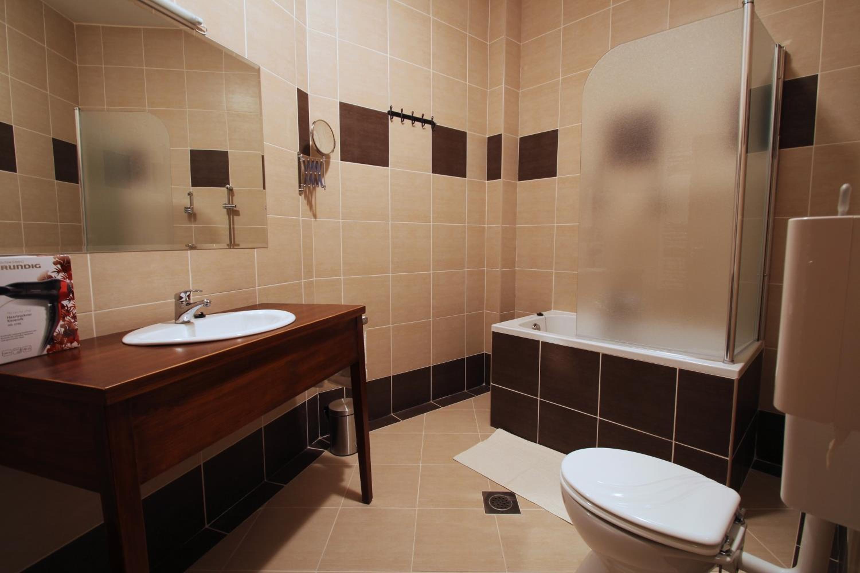 Triple Room with Balcony - Photo 6