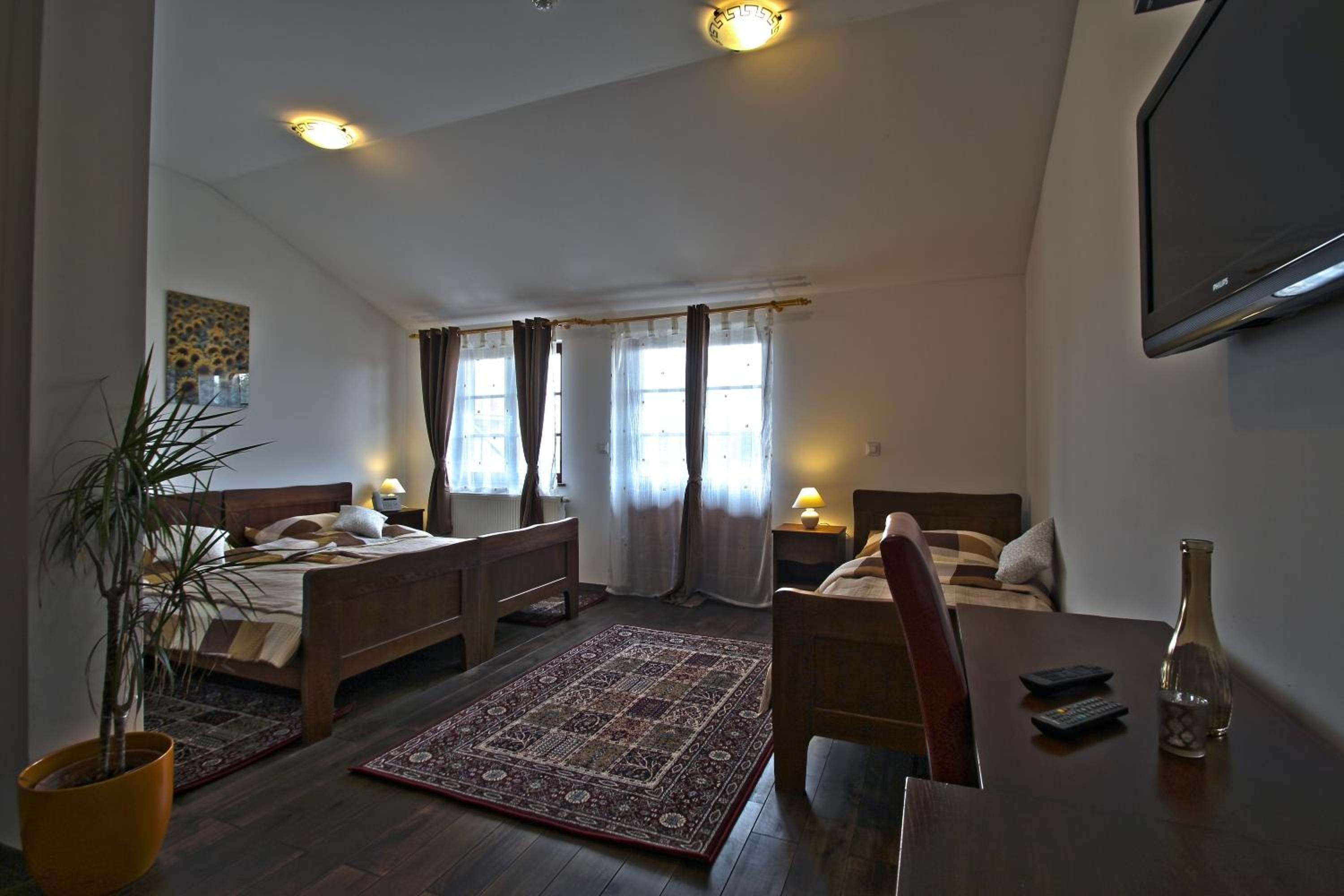 Triple Room with Balcony - Photo 7