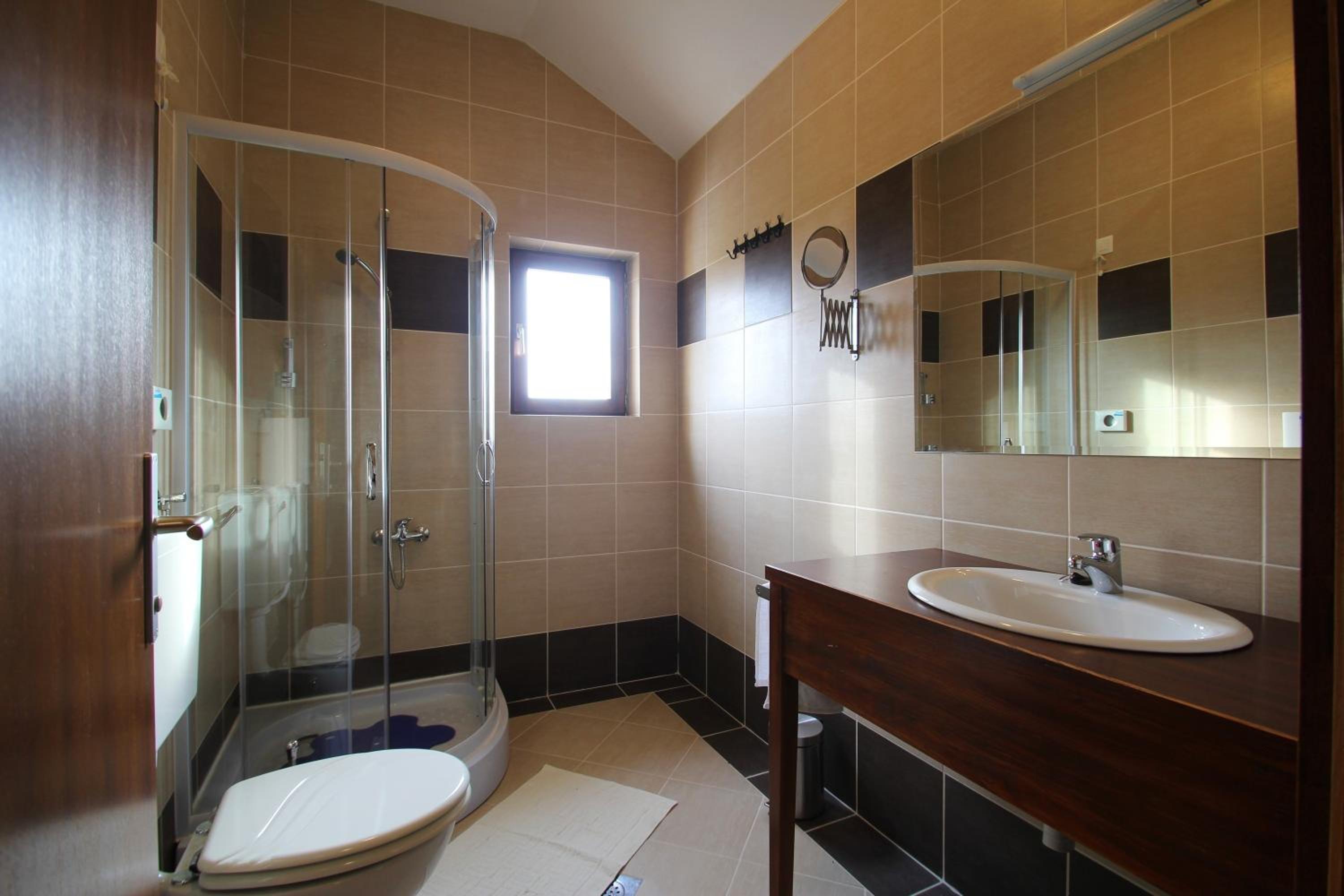 Double Room with Balcony - Photo 4