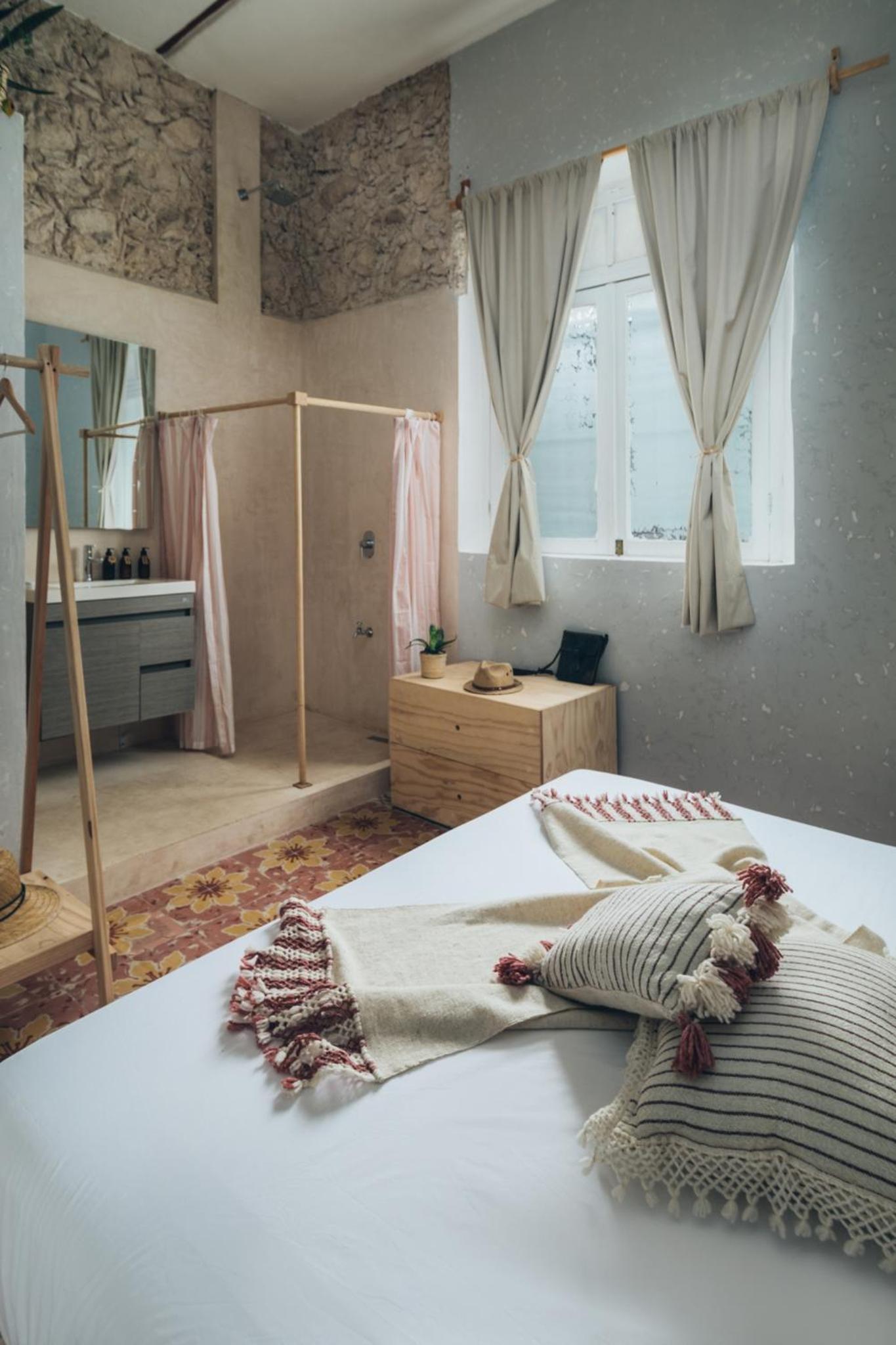 Deluxe Room - Photo 10