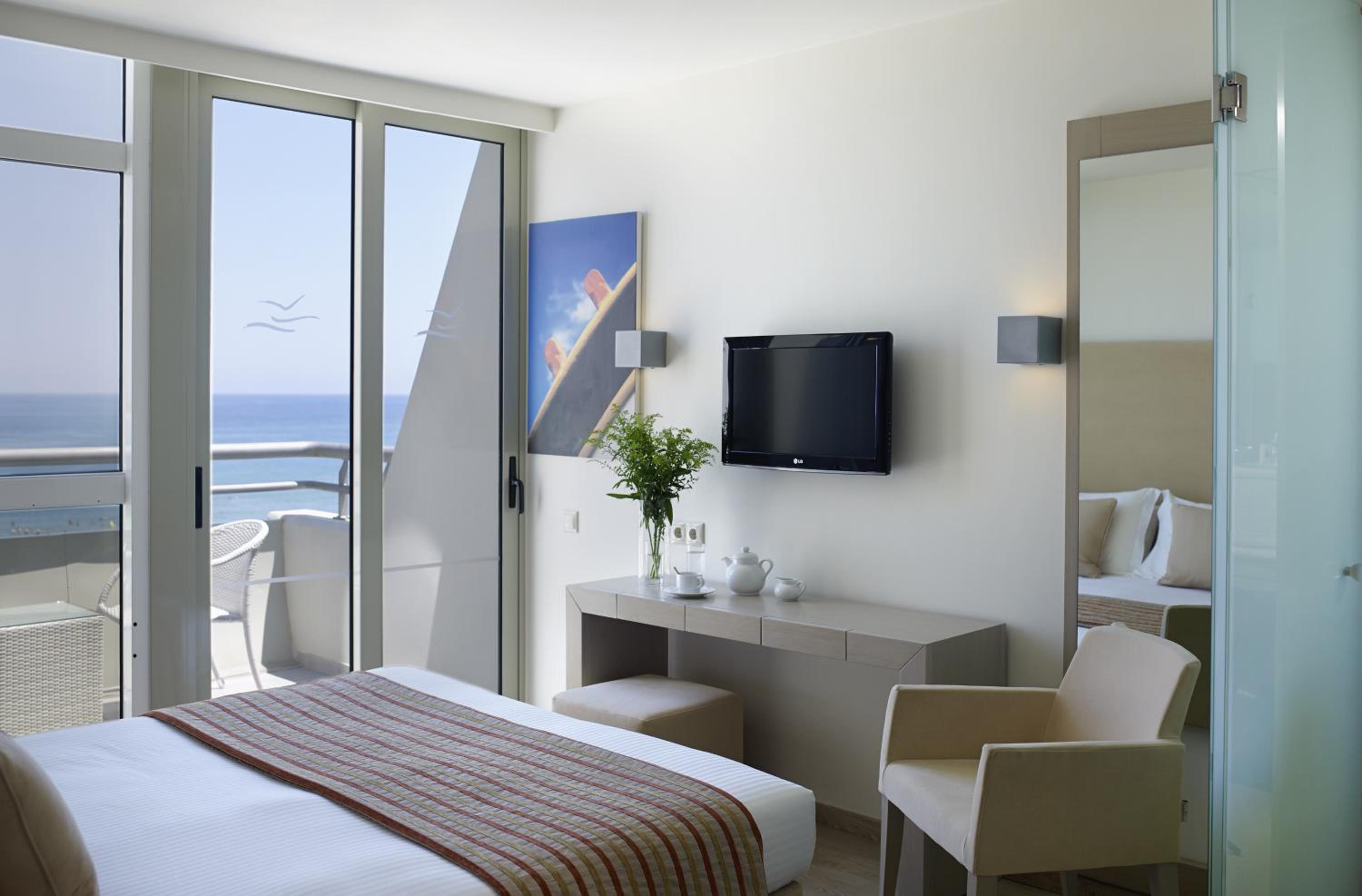 Double Room with Sea View - Photo 1
