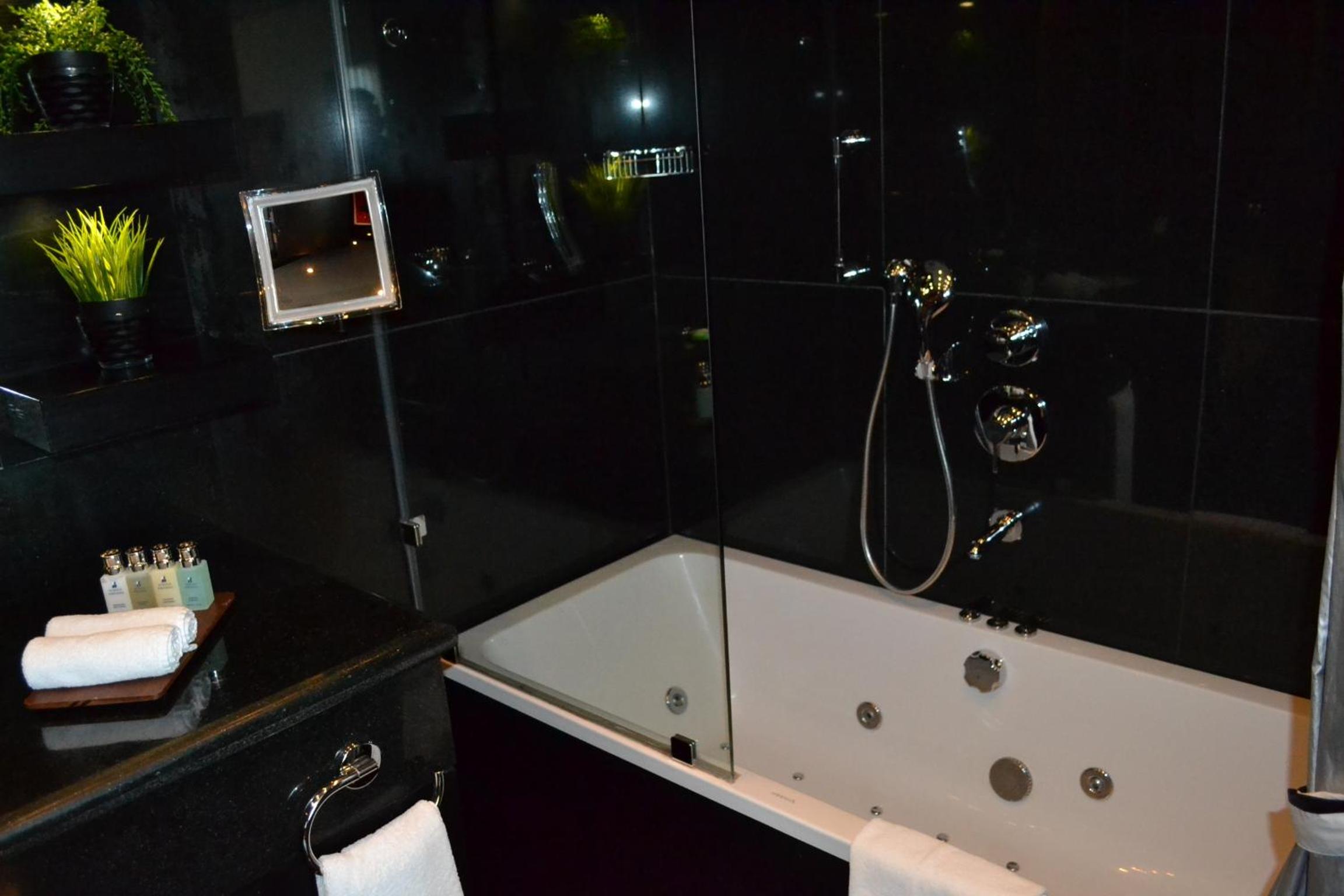 Diplomatic Suite thumbnail 6