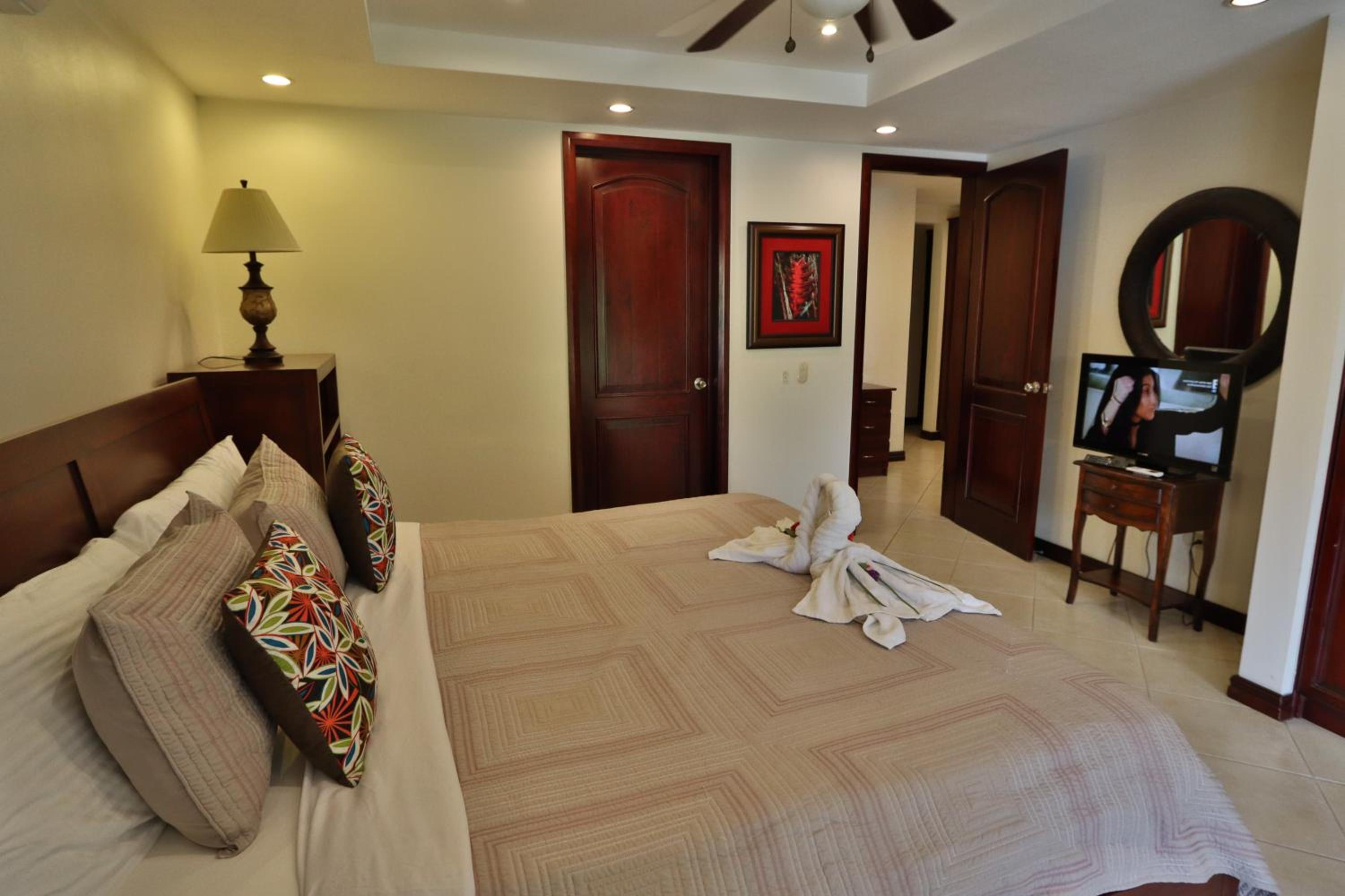 Standard Family Room - Photo 7