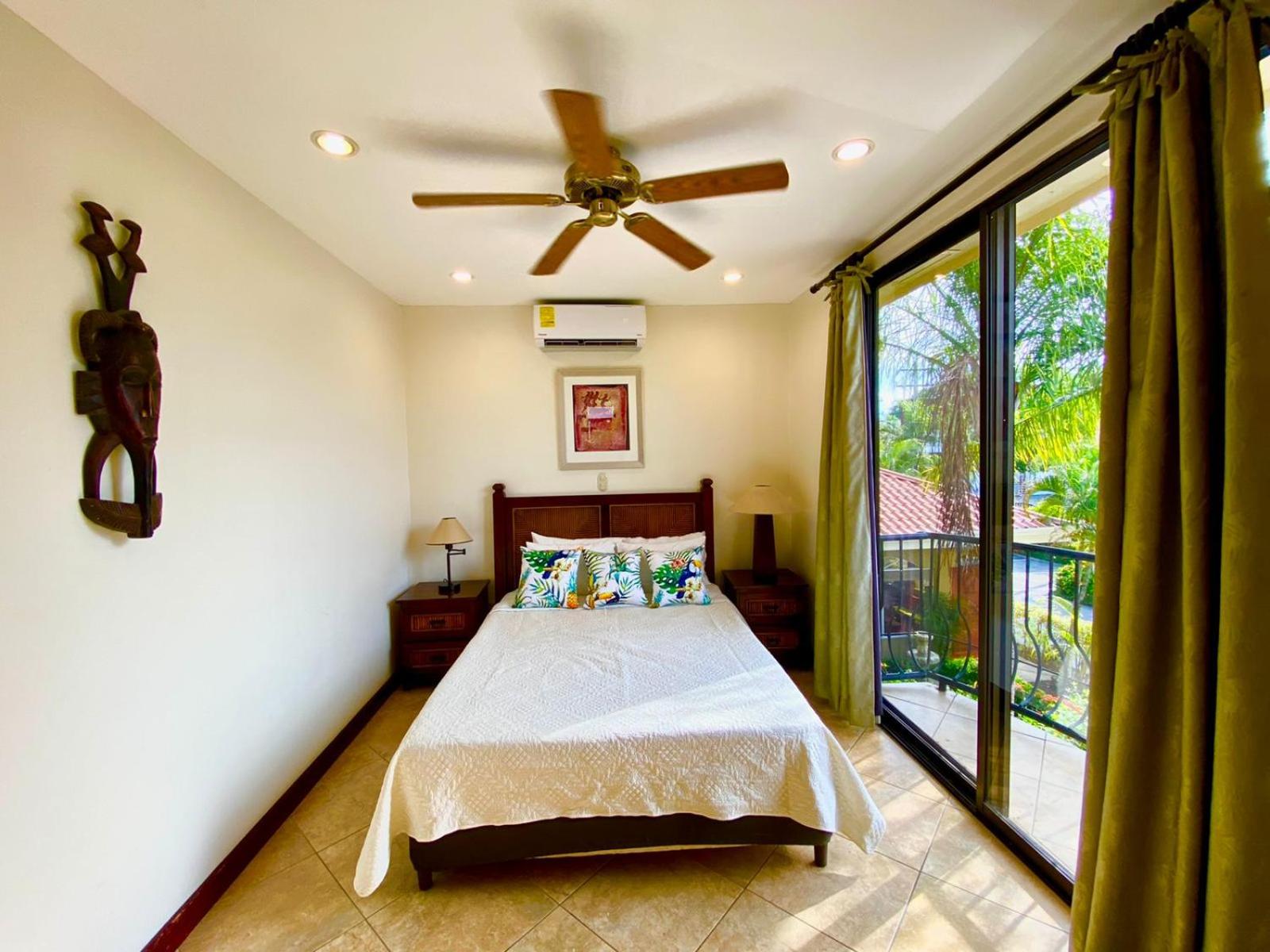 Family Room with Mountain View - Photo 6