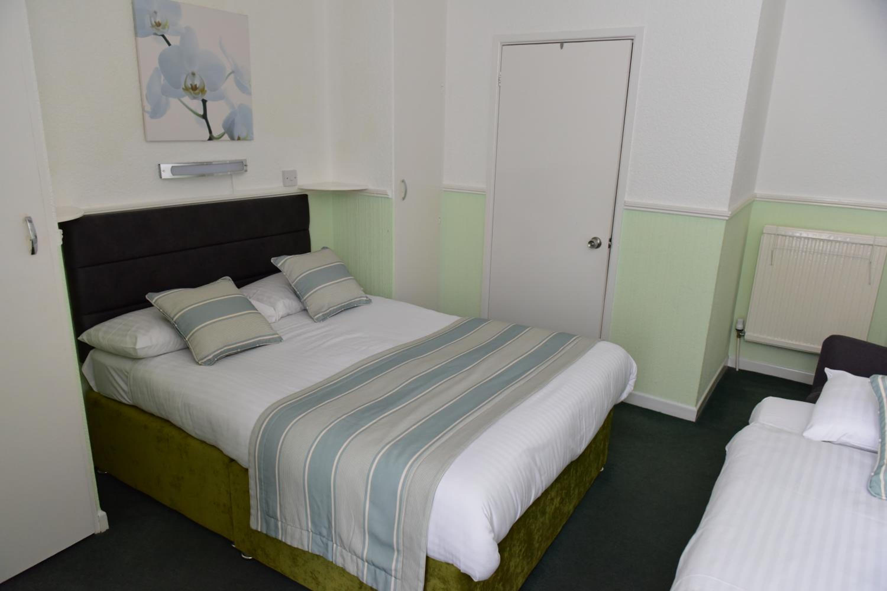 Triple Room with Shower photo 1