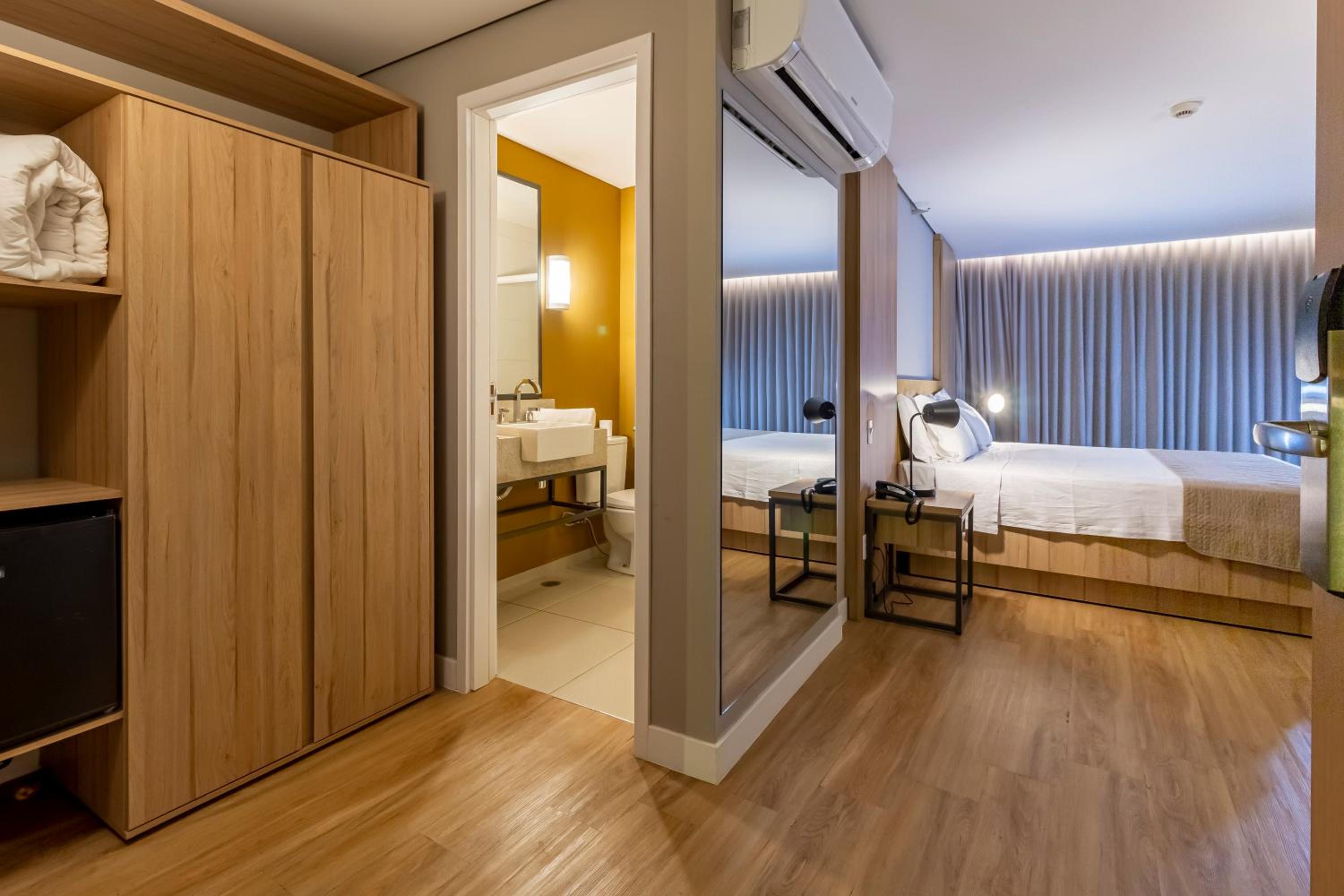 King Room - Disability Access photo 3