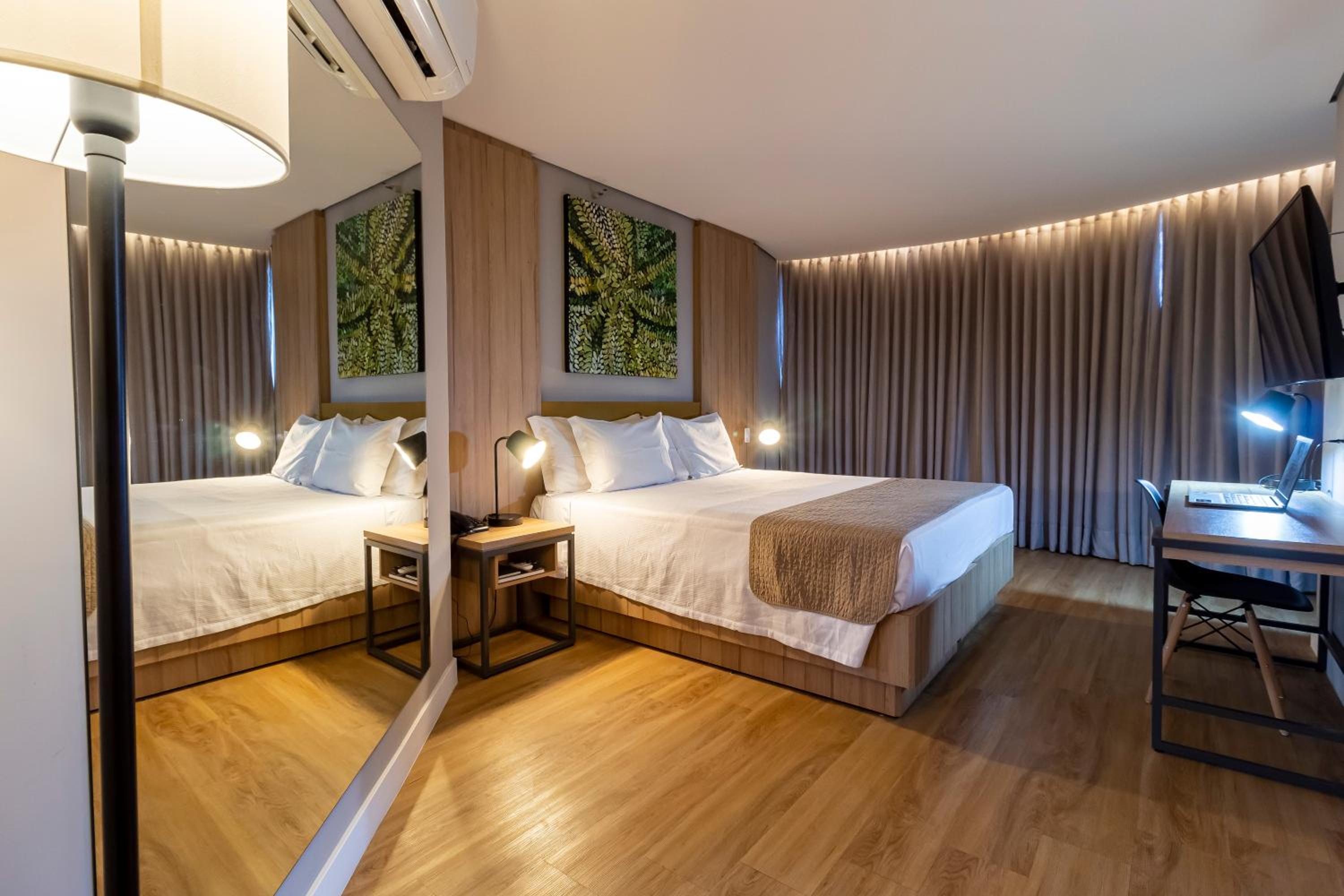 Deluxe Suite - Photo 9