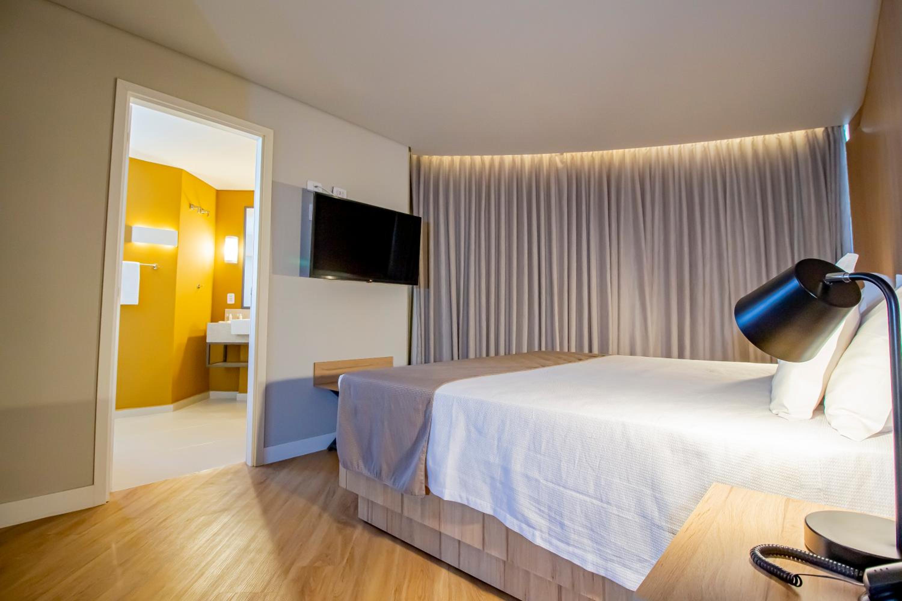 Deluxe Suite - Photo 1