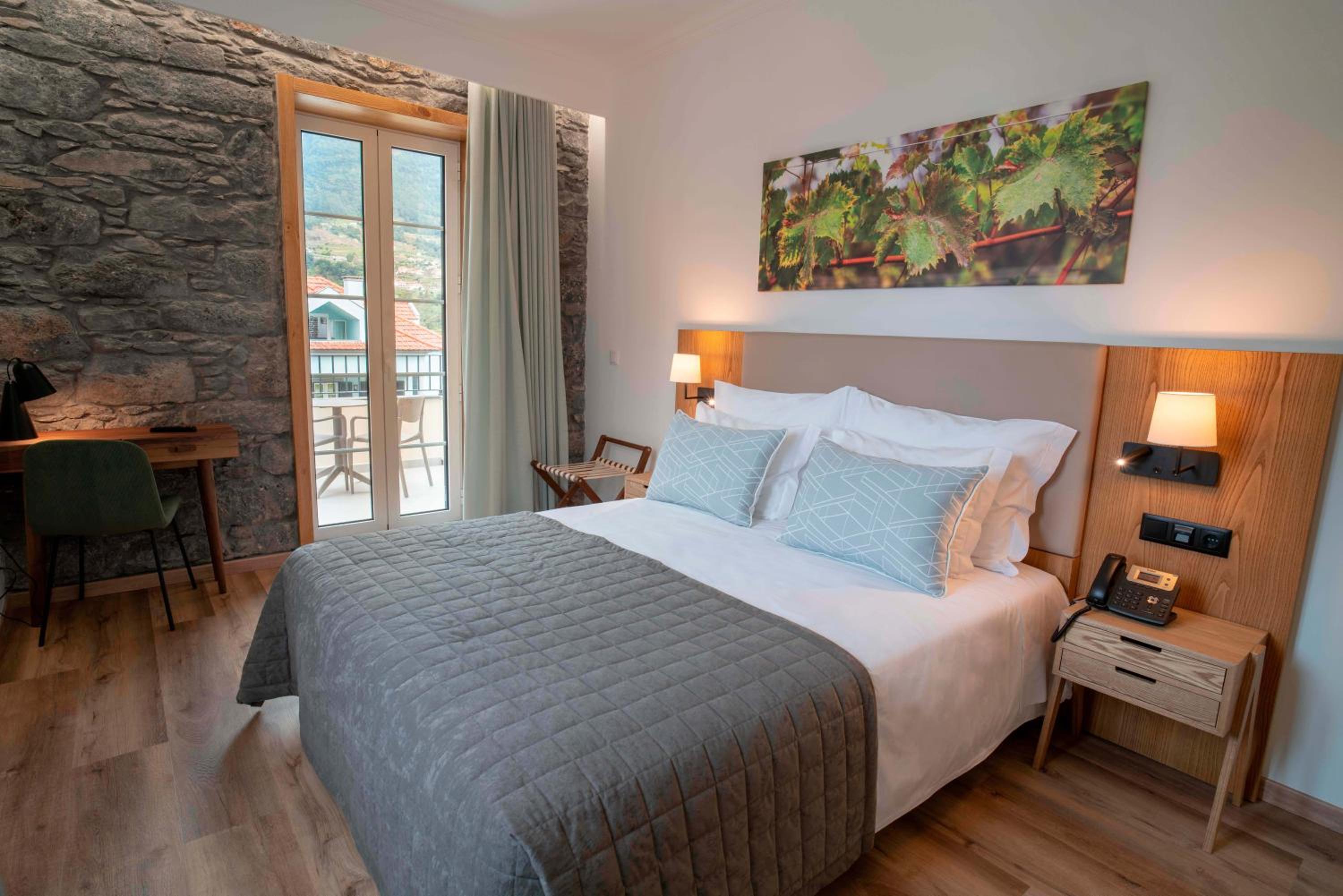 Deluxe Double Room with Balcony photo 1