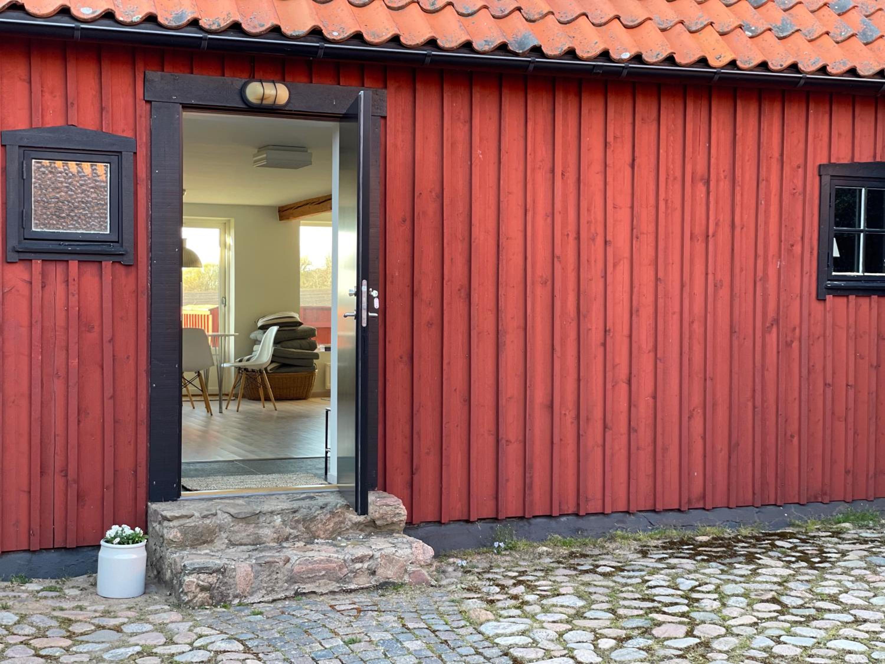 One-Bedroom Apartment with Terrace photo 2