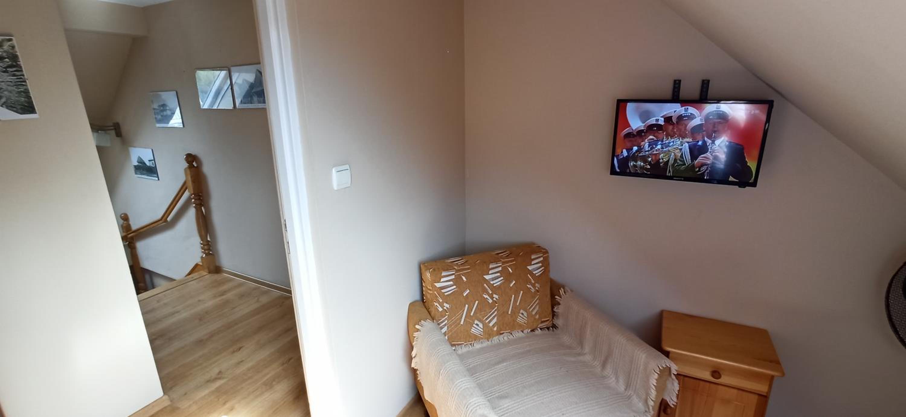 Deluxe Double Room with Extra Bed - Photo 4