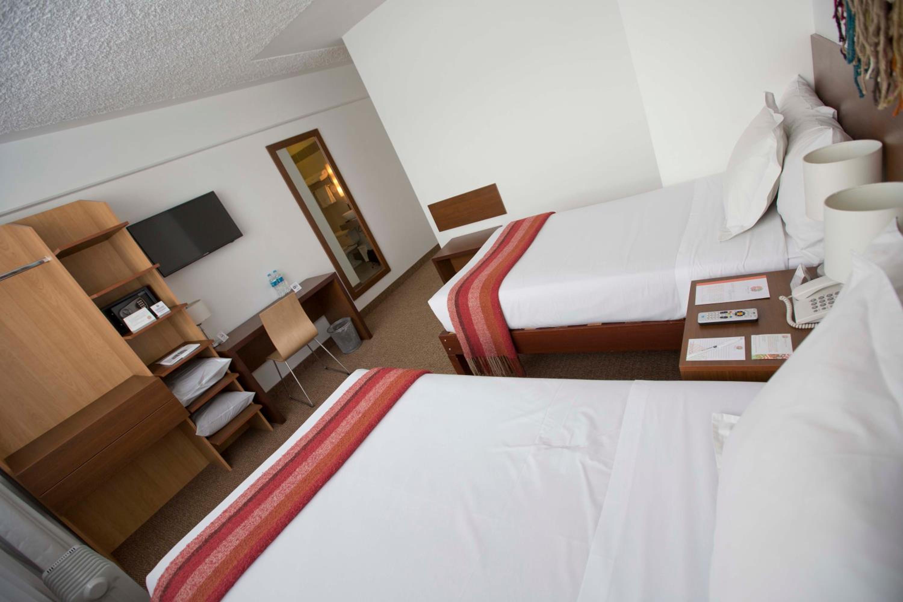 Standard Twin Room - Photo 4