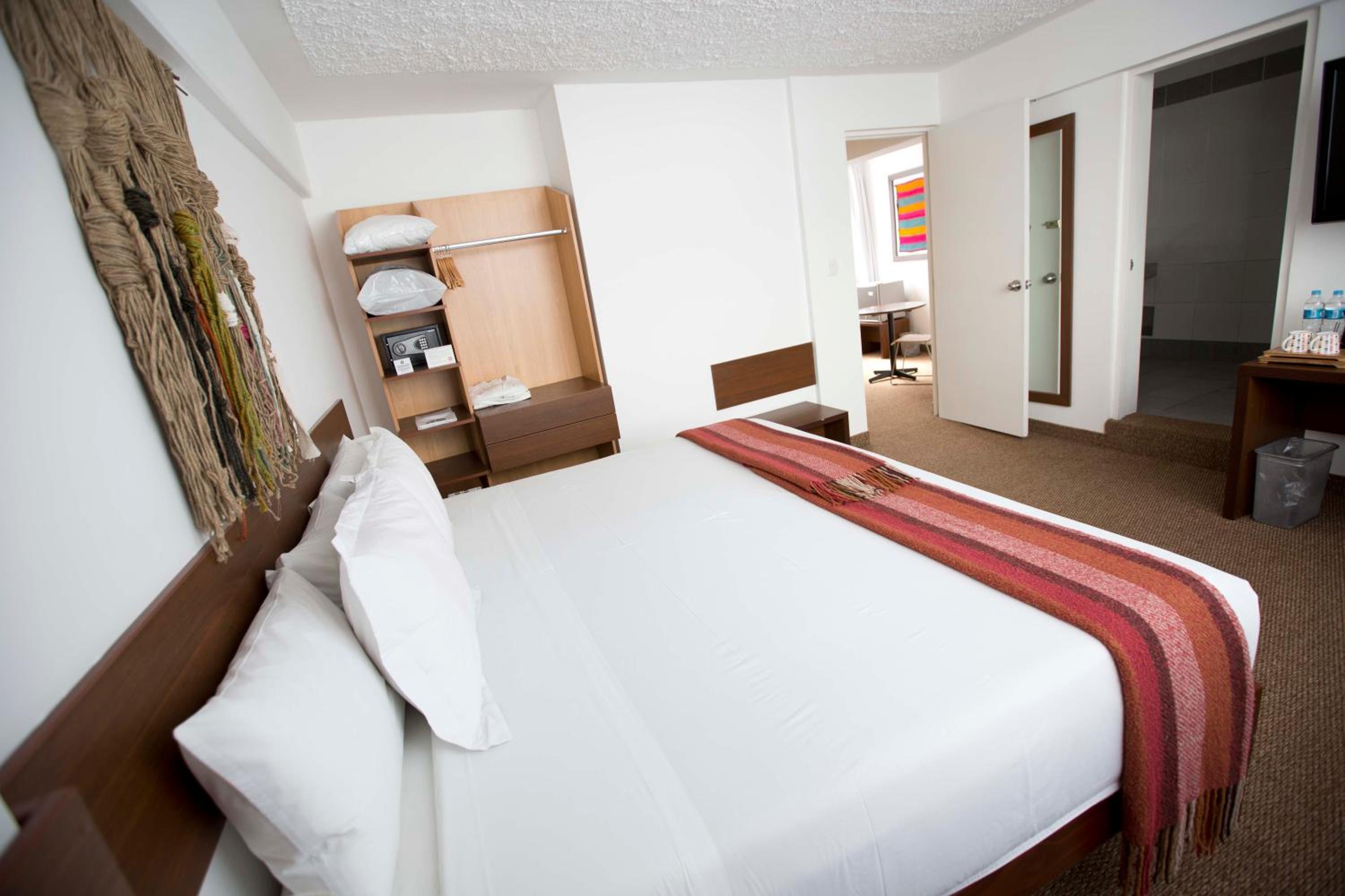 Suite - Photo 5