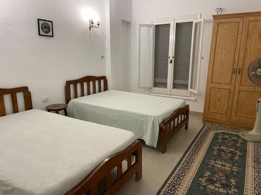 Three-Bedroom House - Photo 3