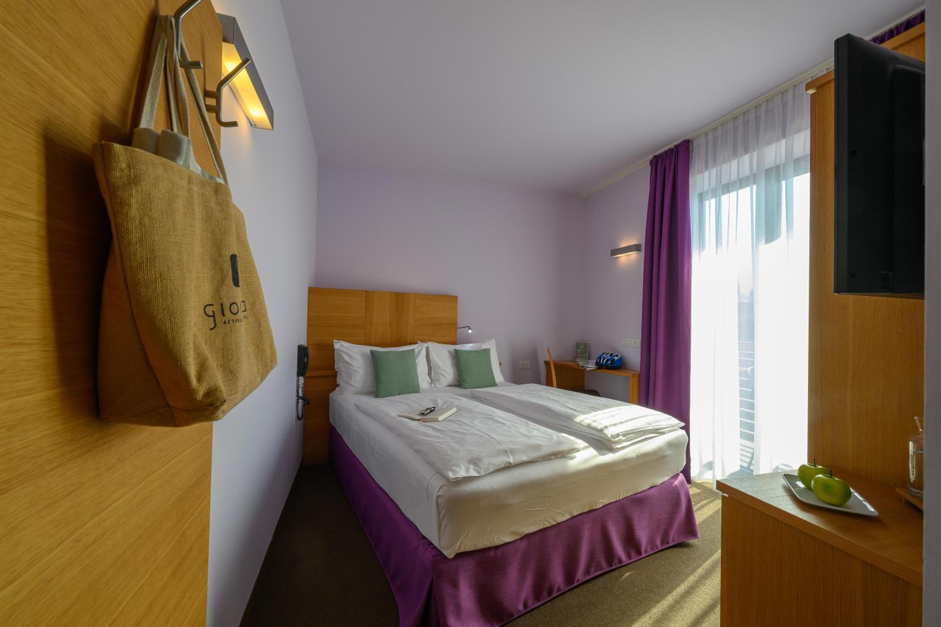 Budget Double Room photo 3