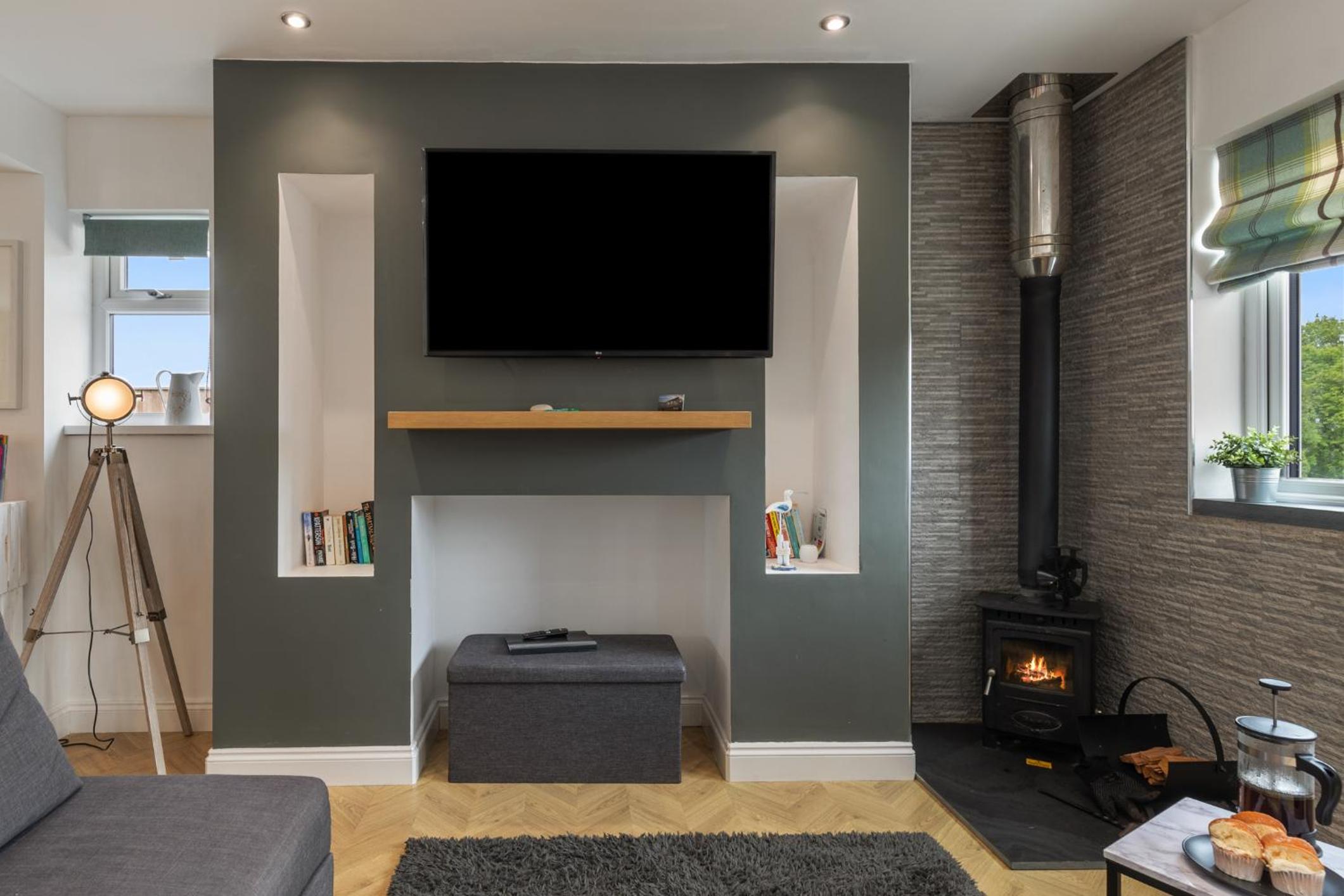 Two-Bedroom Cottage - Photo 2