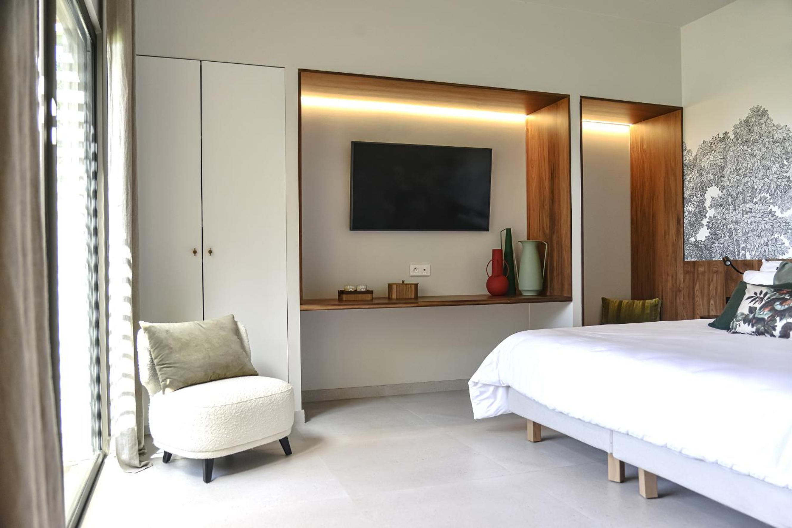 Deluxe Room - Photo 3